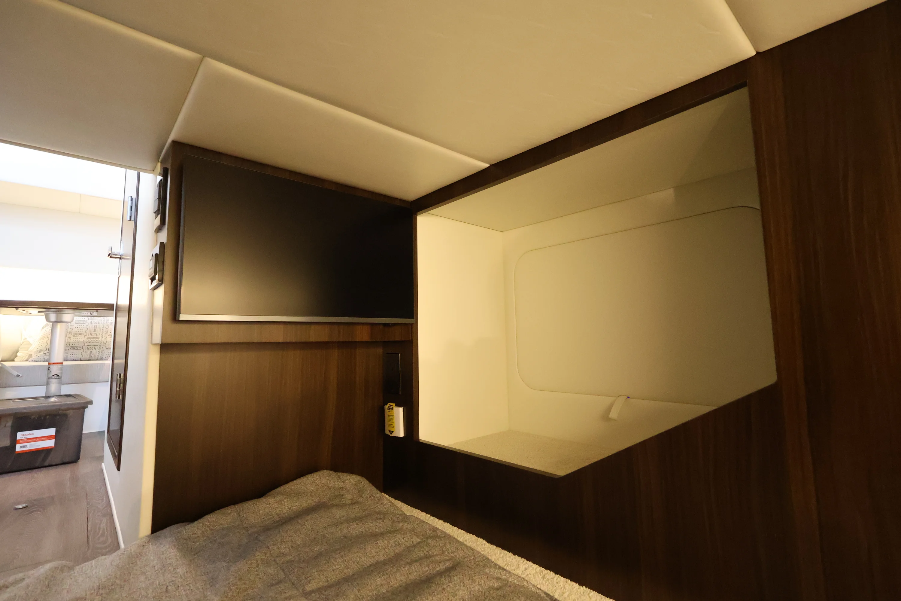 2026 Cruisers Yachts 38 GLS Outboard Image Thumbnail #48