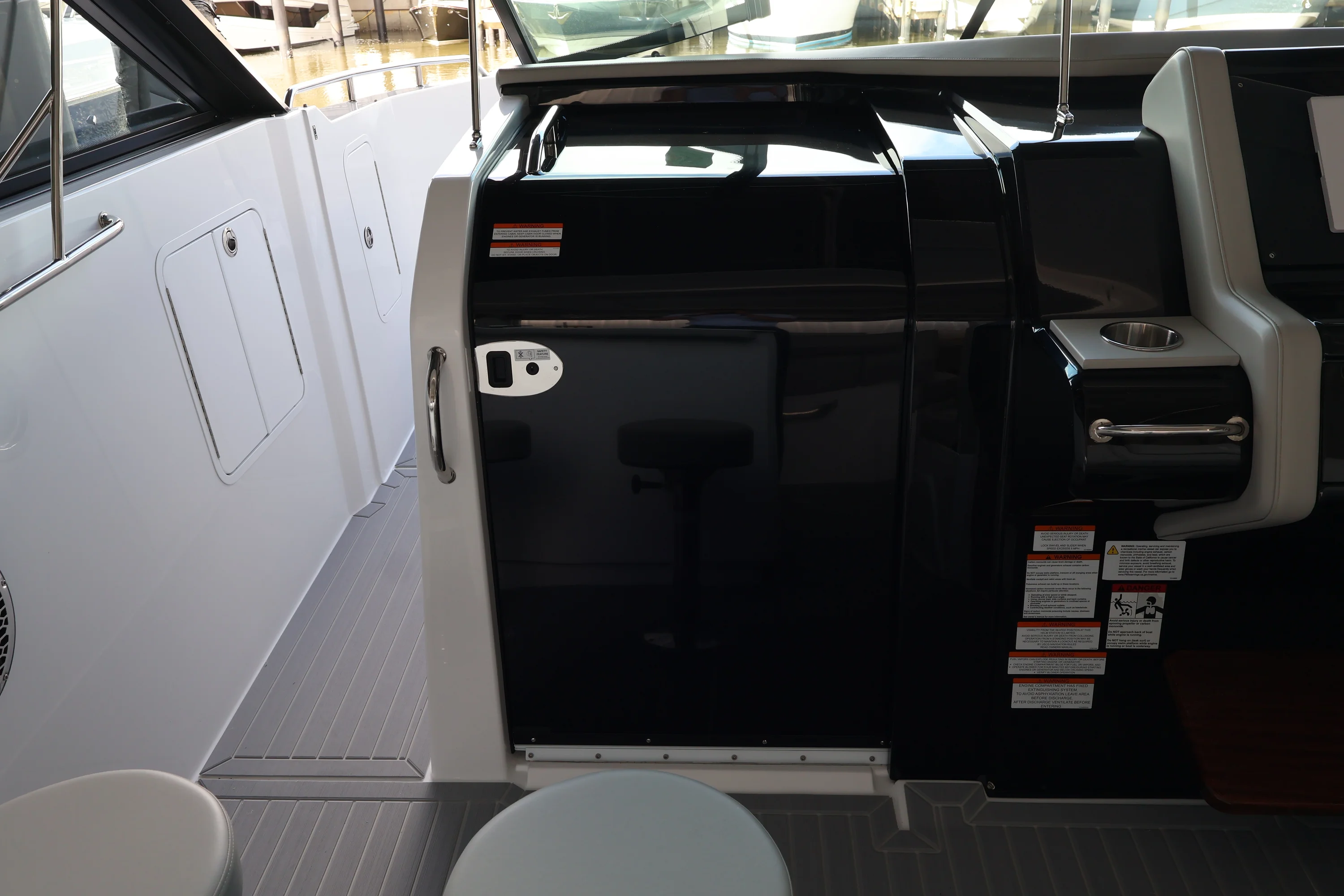 2026 Cruisers Yachts 38 GLS Outboard Image Thumbnail #34