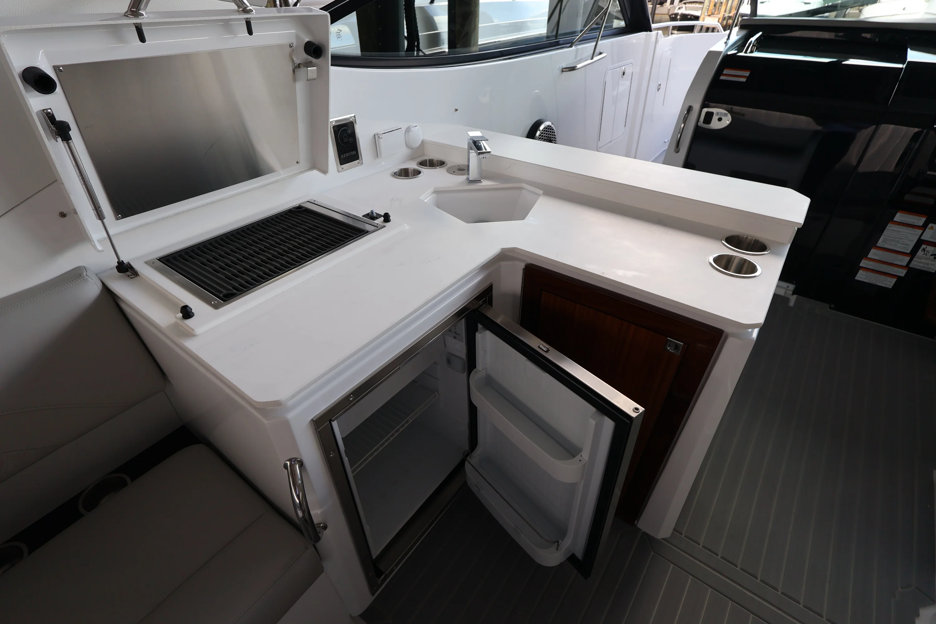 2026 Cruisers Yachts 38 GLS Outboard Image Thumbnail #21