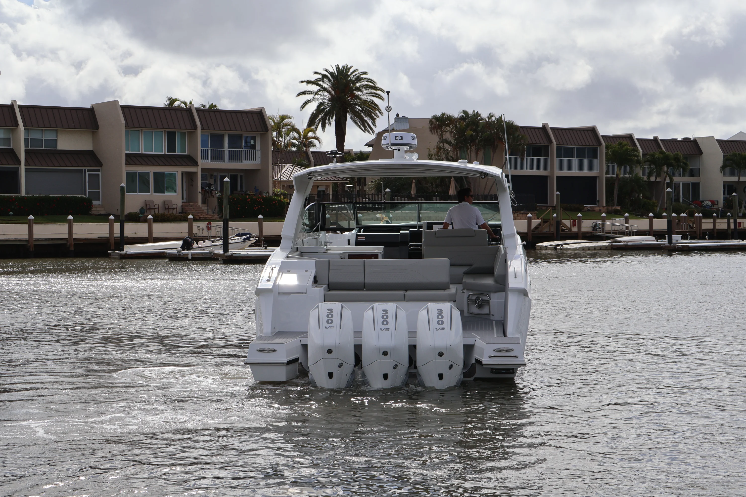 2026 Cruisers Yachts 38 GLS Outboard Image Thumbnail #4