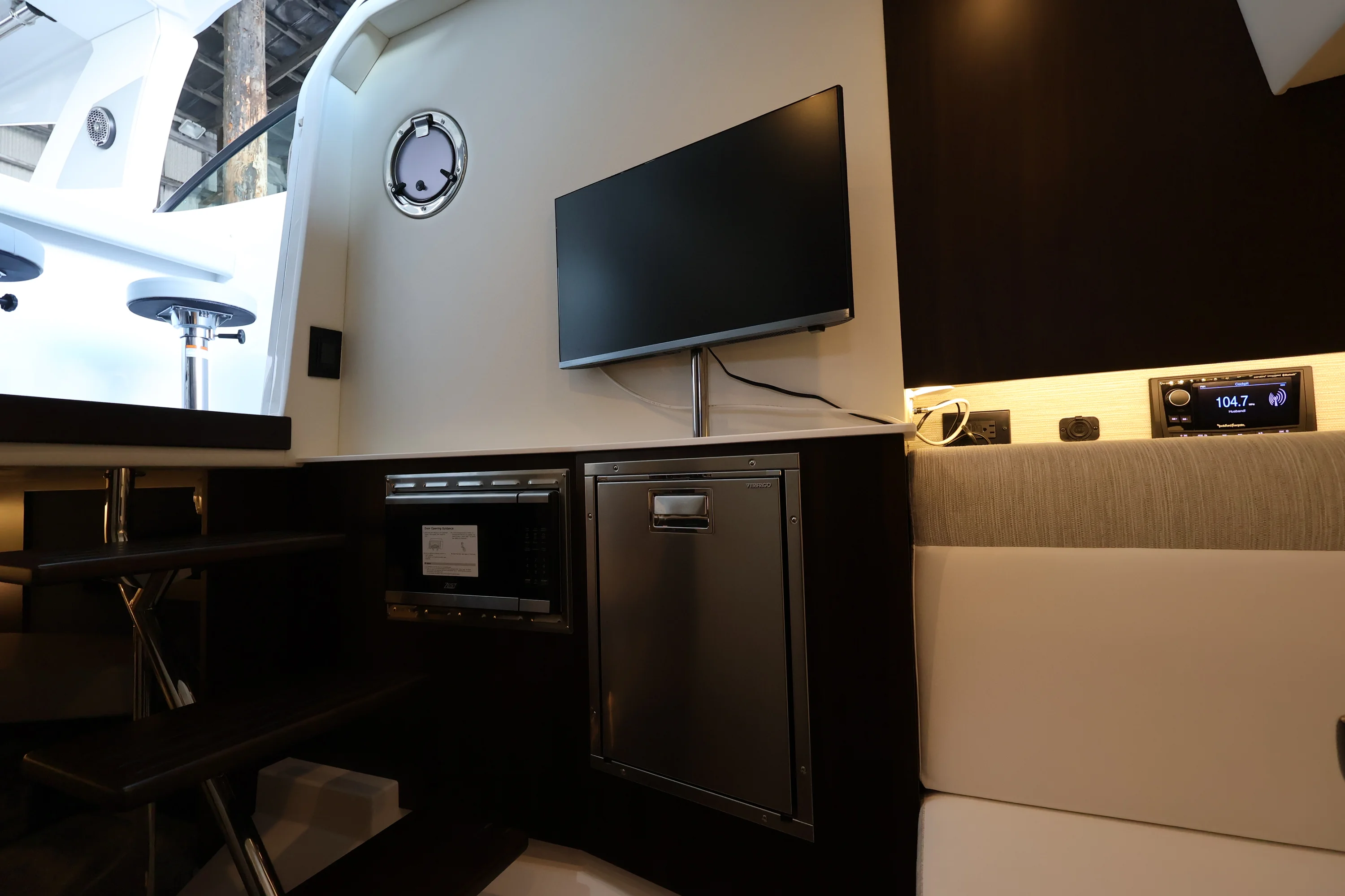 2026 Cruisers Yachts 38 GLS Outboard Image Thumbnail #39