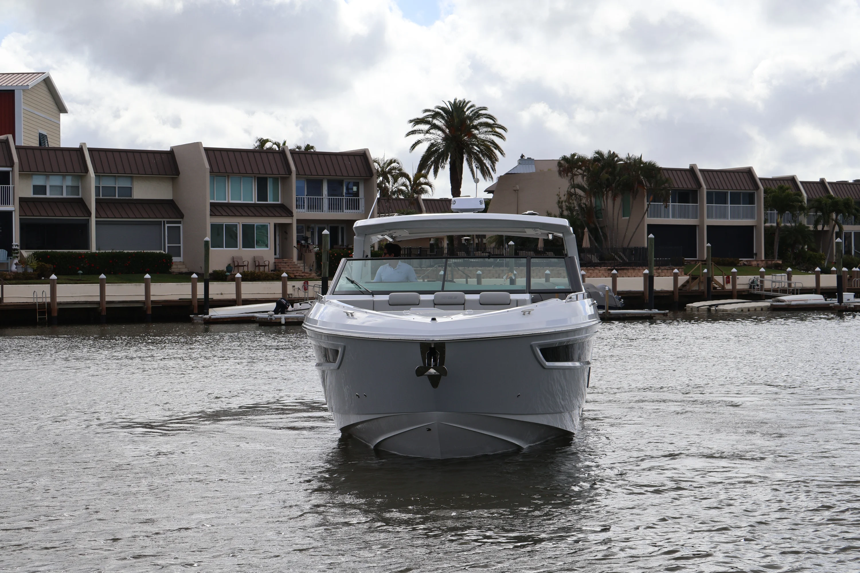 2026 Cruisers Yachts 38 GLS Outboard Image Thumbnail #10