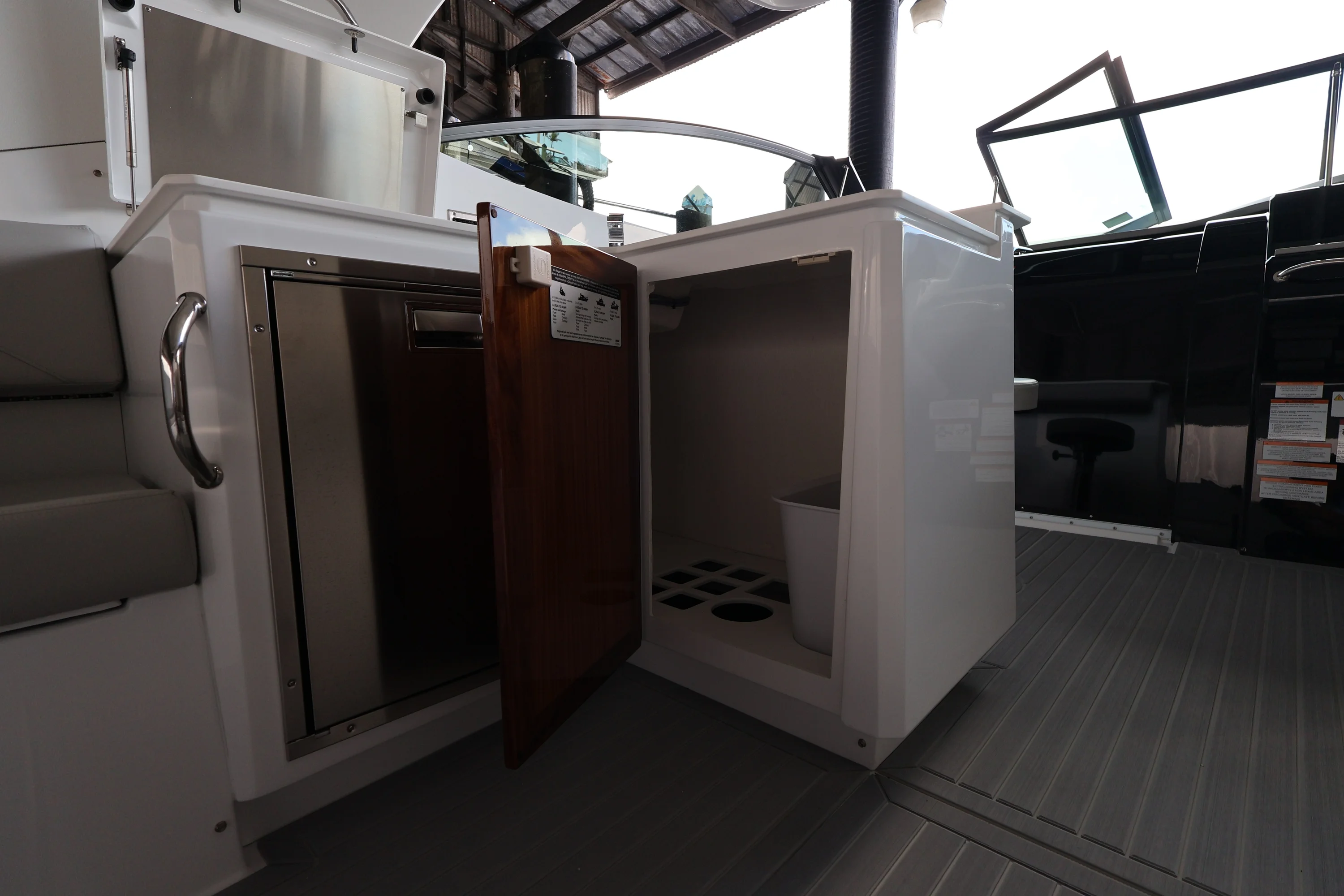 2026 Cruisers Yachts 38 GLS Outboard Image Thumbnail #22