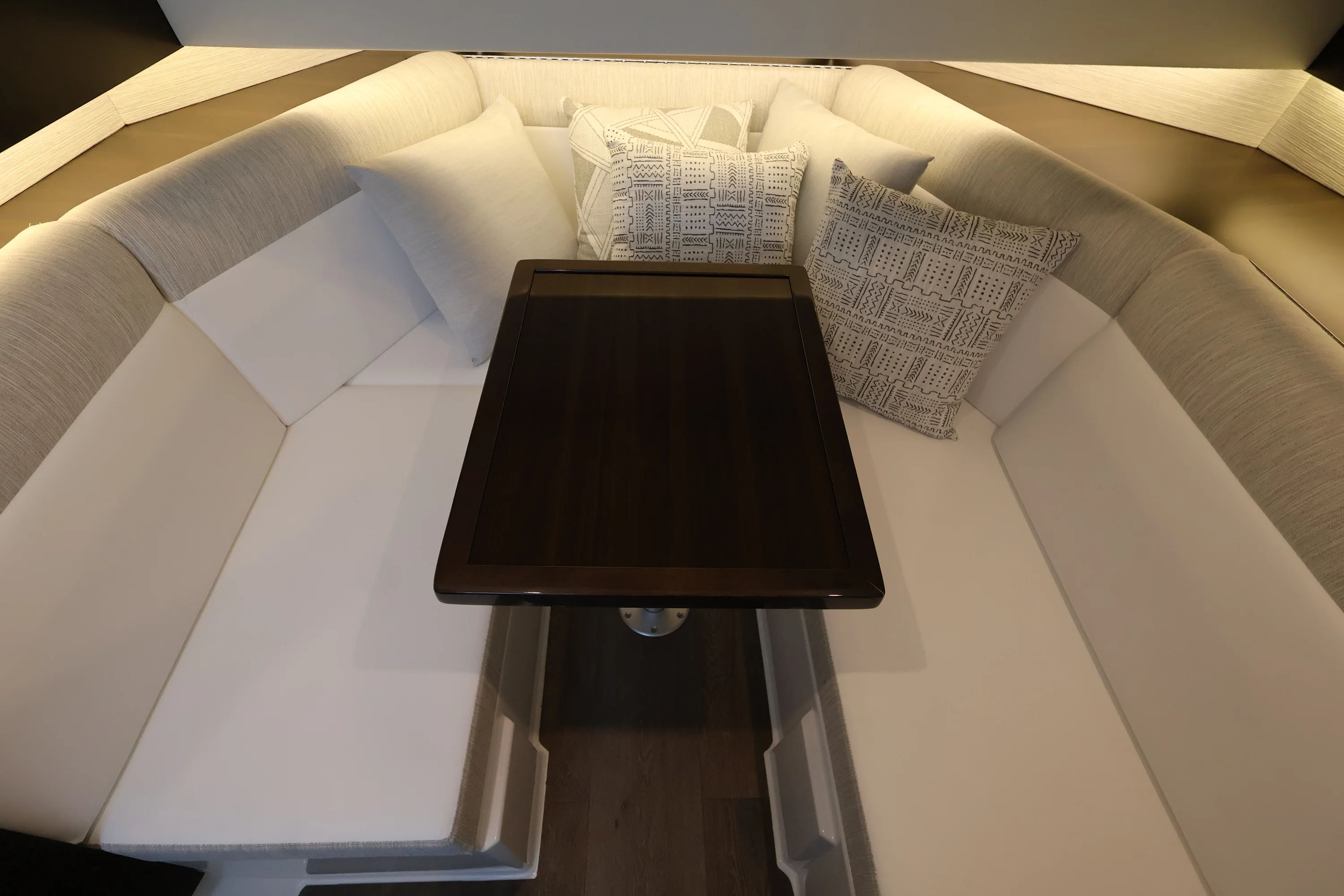 2026 Cruisers Yachts 38 GLS Outboard Image Thumbnail #38