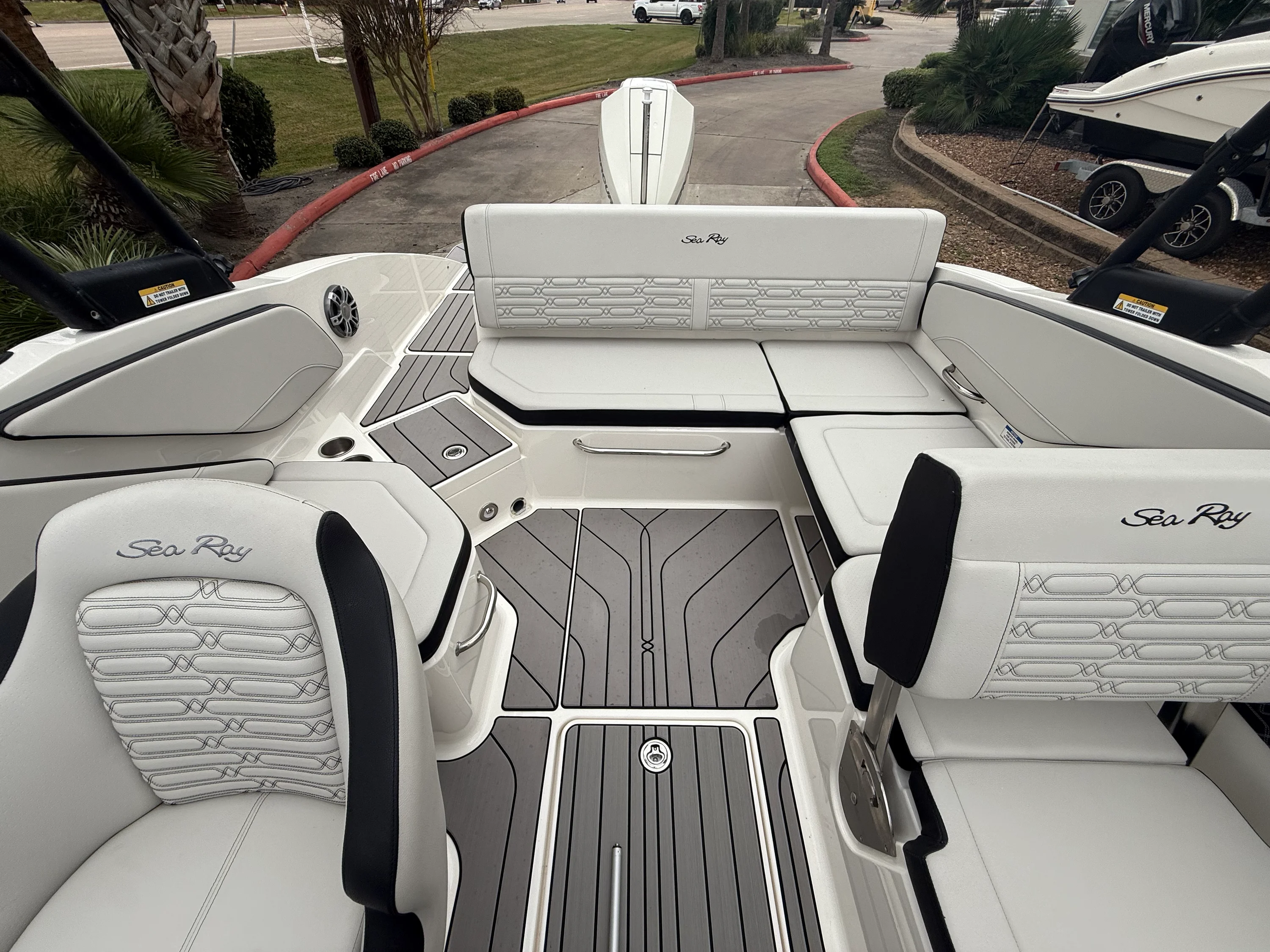 2024 Sea Ray 210 SPX Outboard Image Thumbnail #8