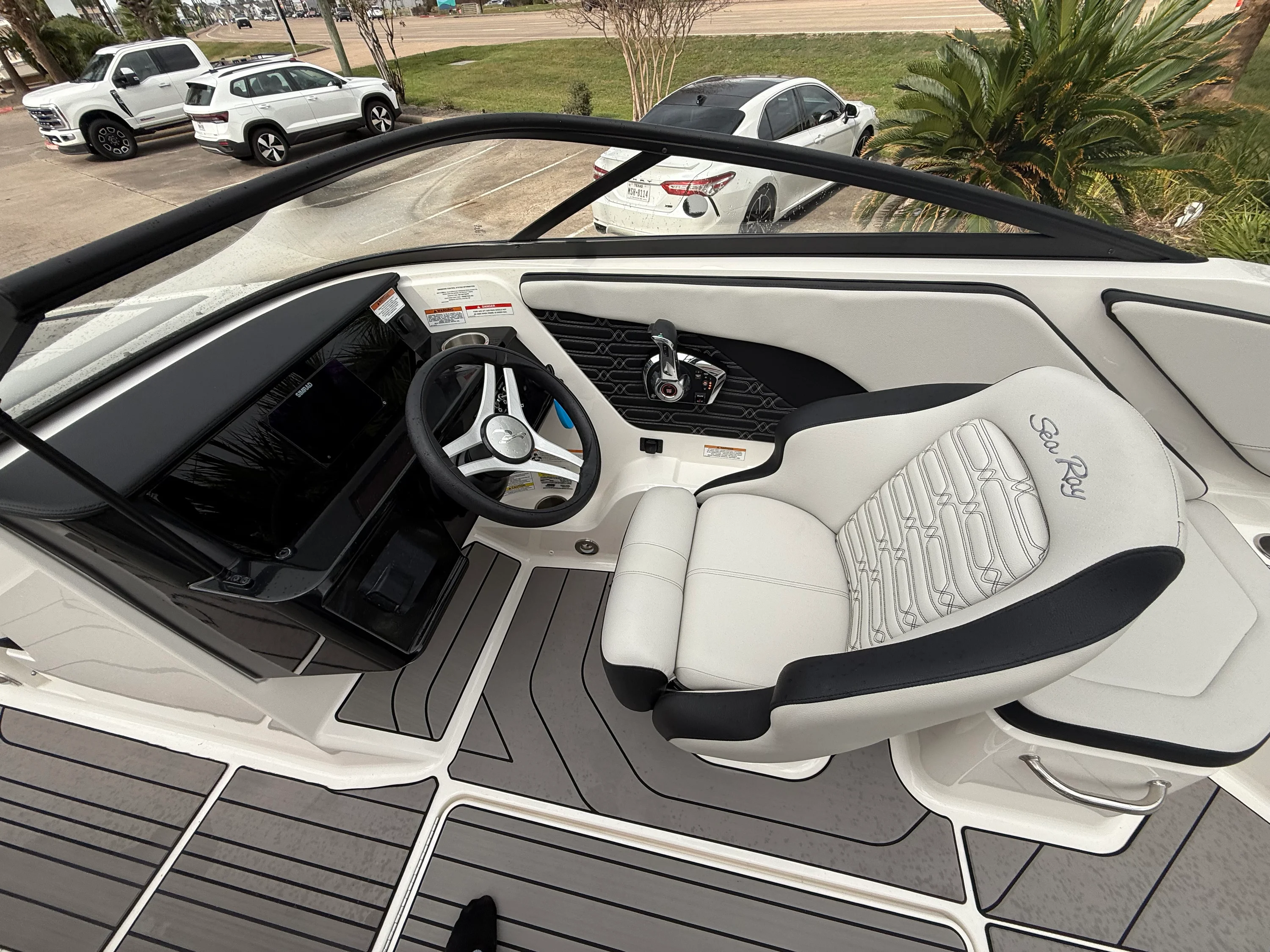 2024 Sea Ray 210 SPX Outboard Image Thumbnail #13