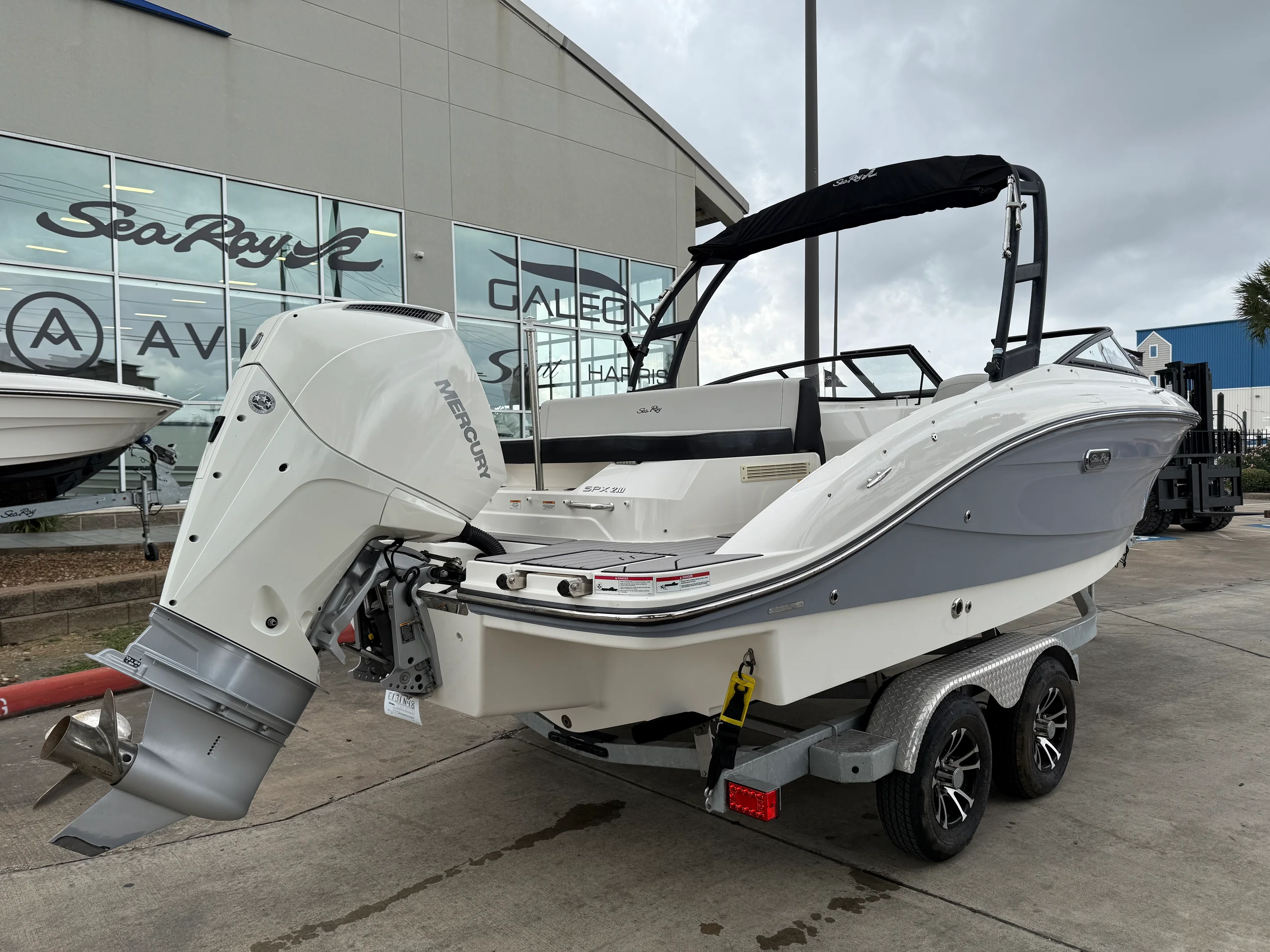 2024 Sea Ray 210 SPX Outboard Image Thumbnail #3