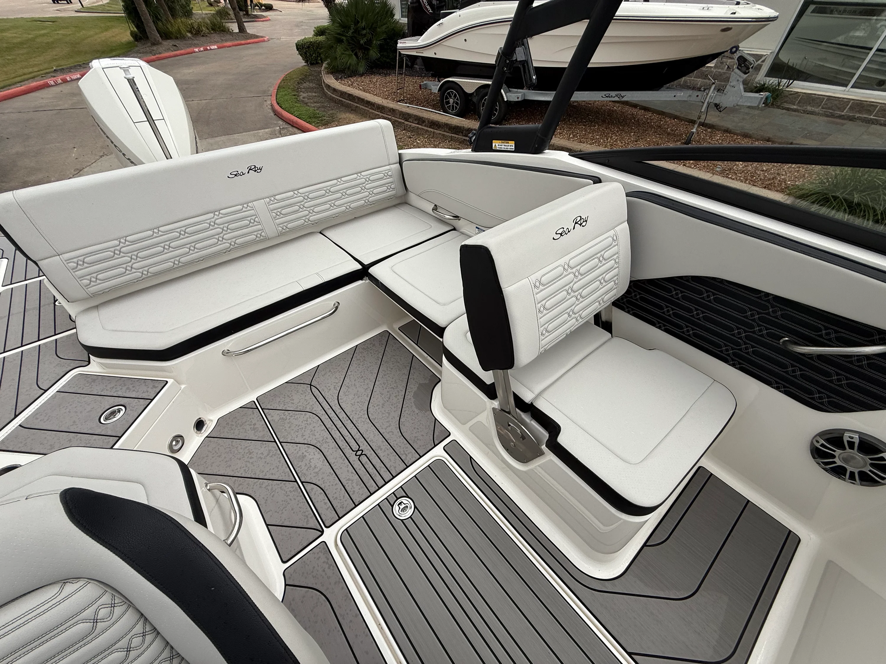 2024 Sea Ray 210 SPX Outboard Image Thumbnail #11