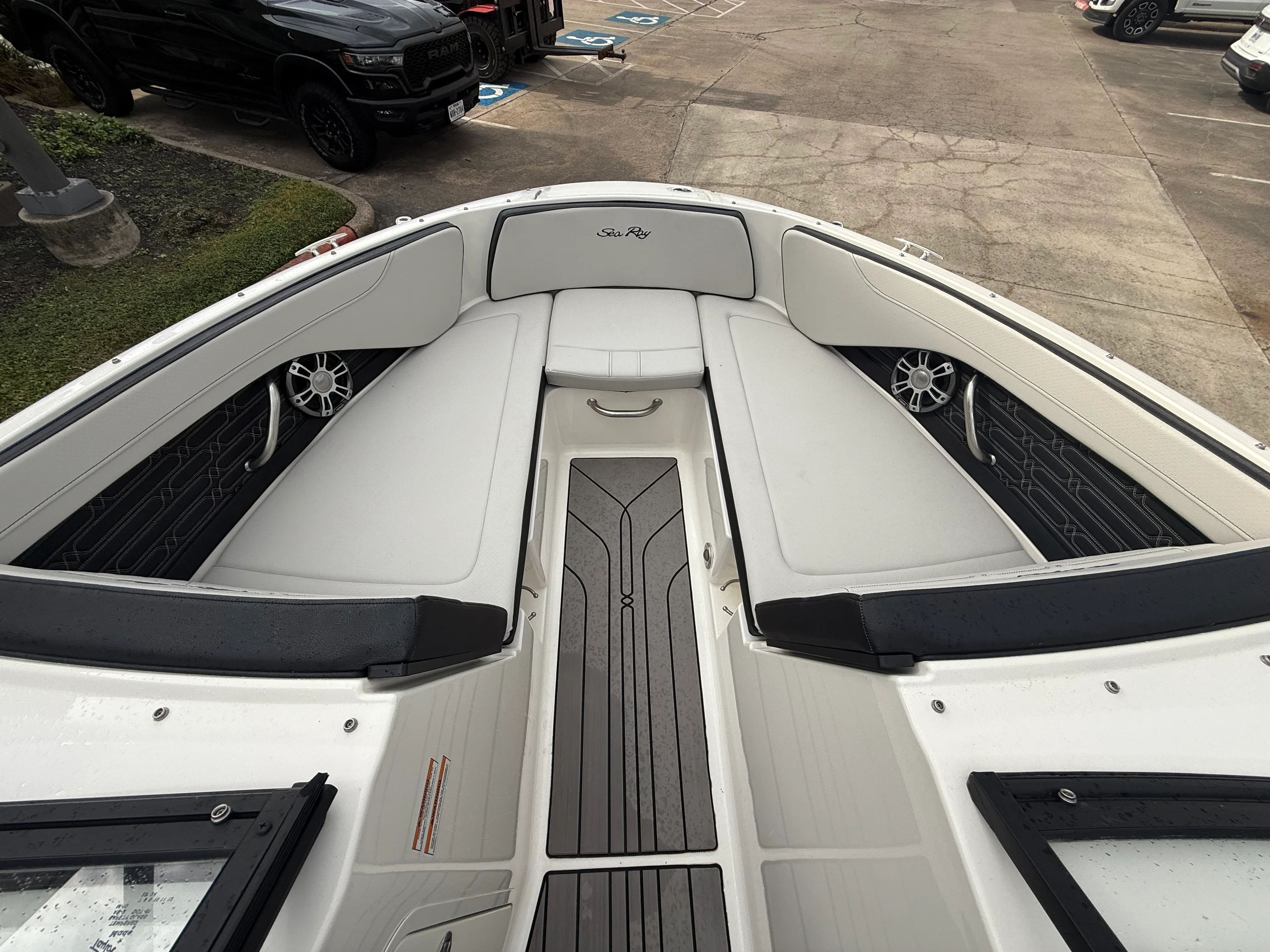 2024 Sea Ray 210 SPX Outboard Image Thumbnail #16