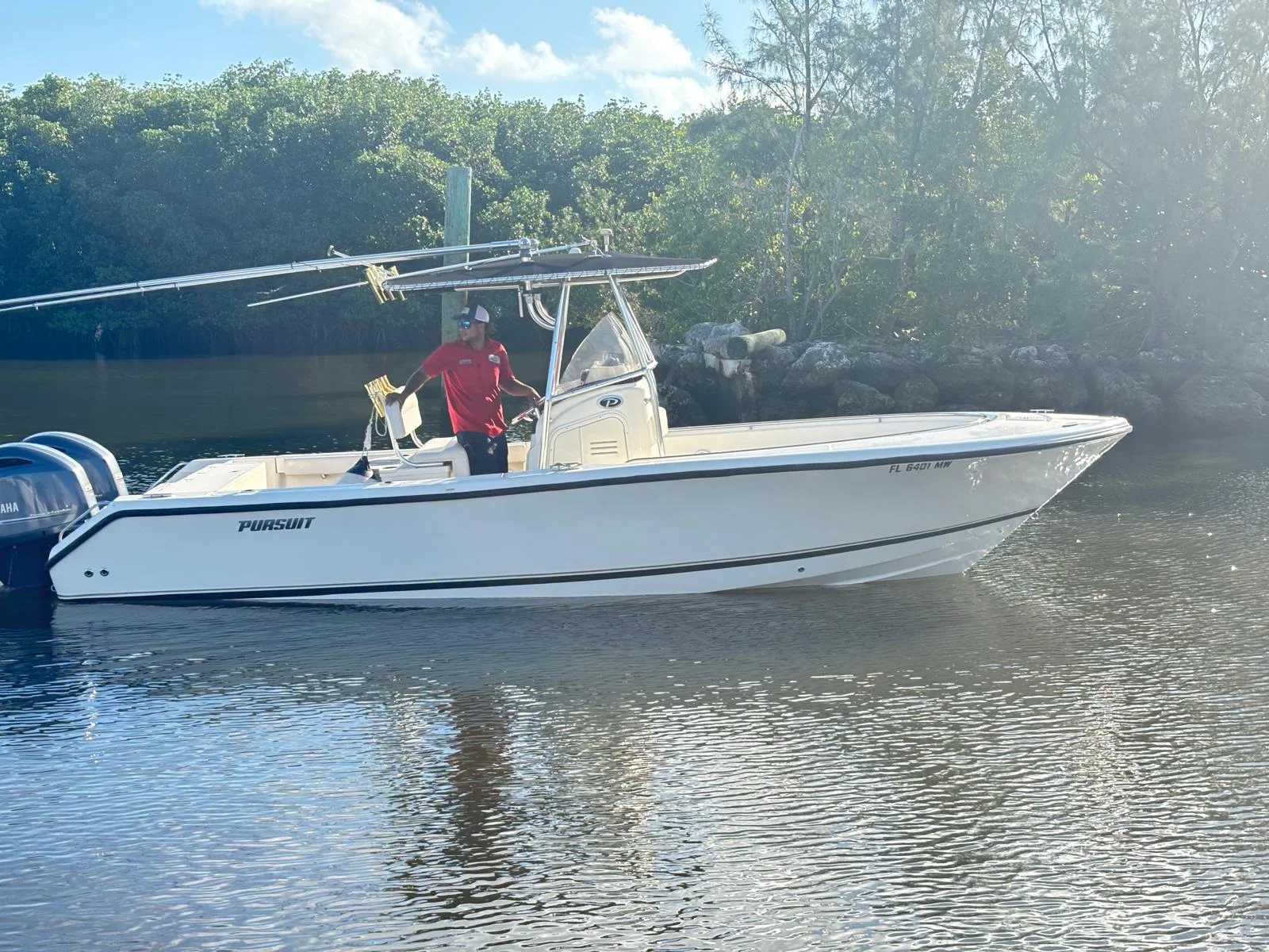 2005 Pursuit 2570 CC Image Thumbnail #2