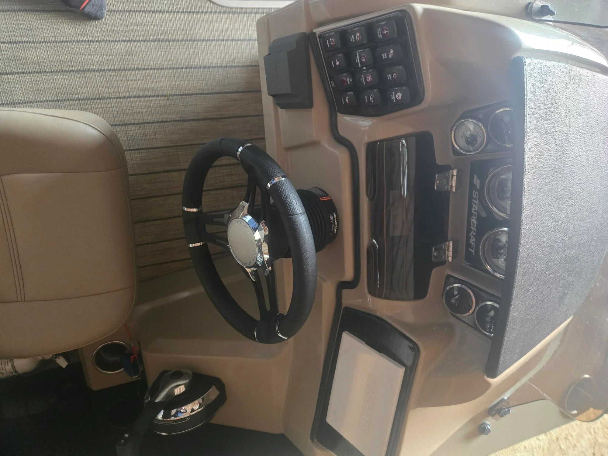 2022 Starcraft SLS3 TRITOON Image Thumbnail #5