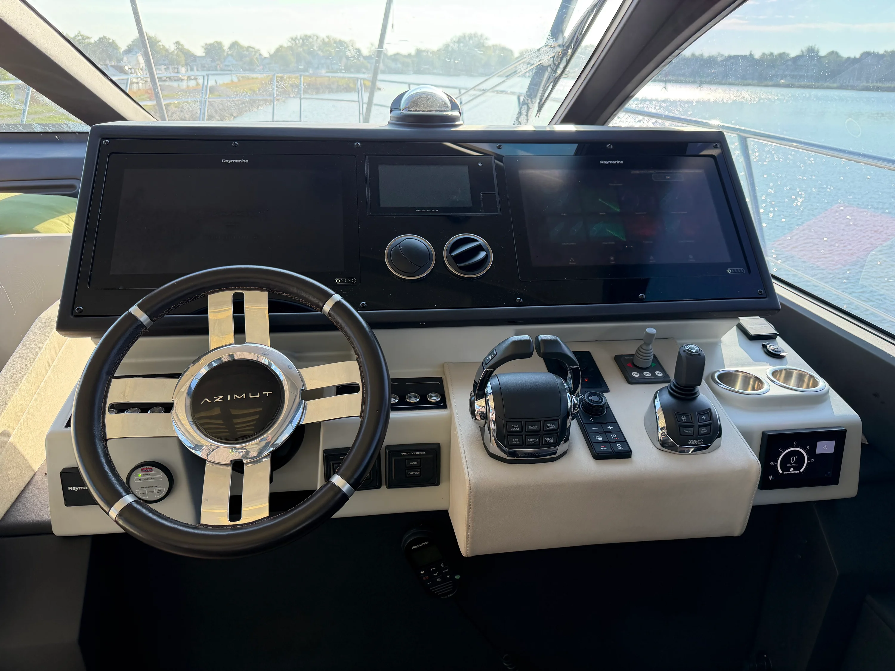 2019 Azimut S6 Image Thumbnail #21