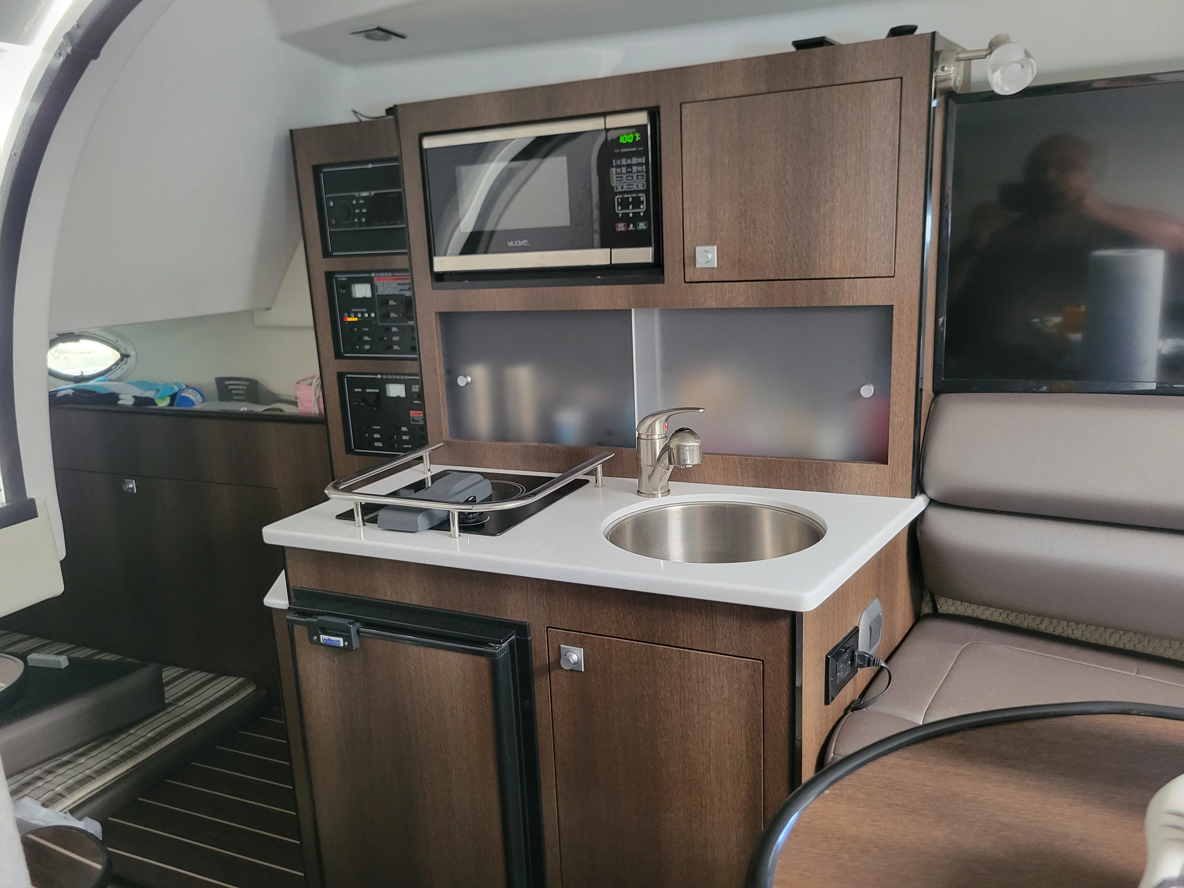 2018 Monterey 275 SPORT YACHT Image Thumbnail #12