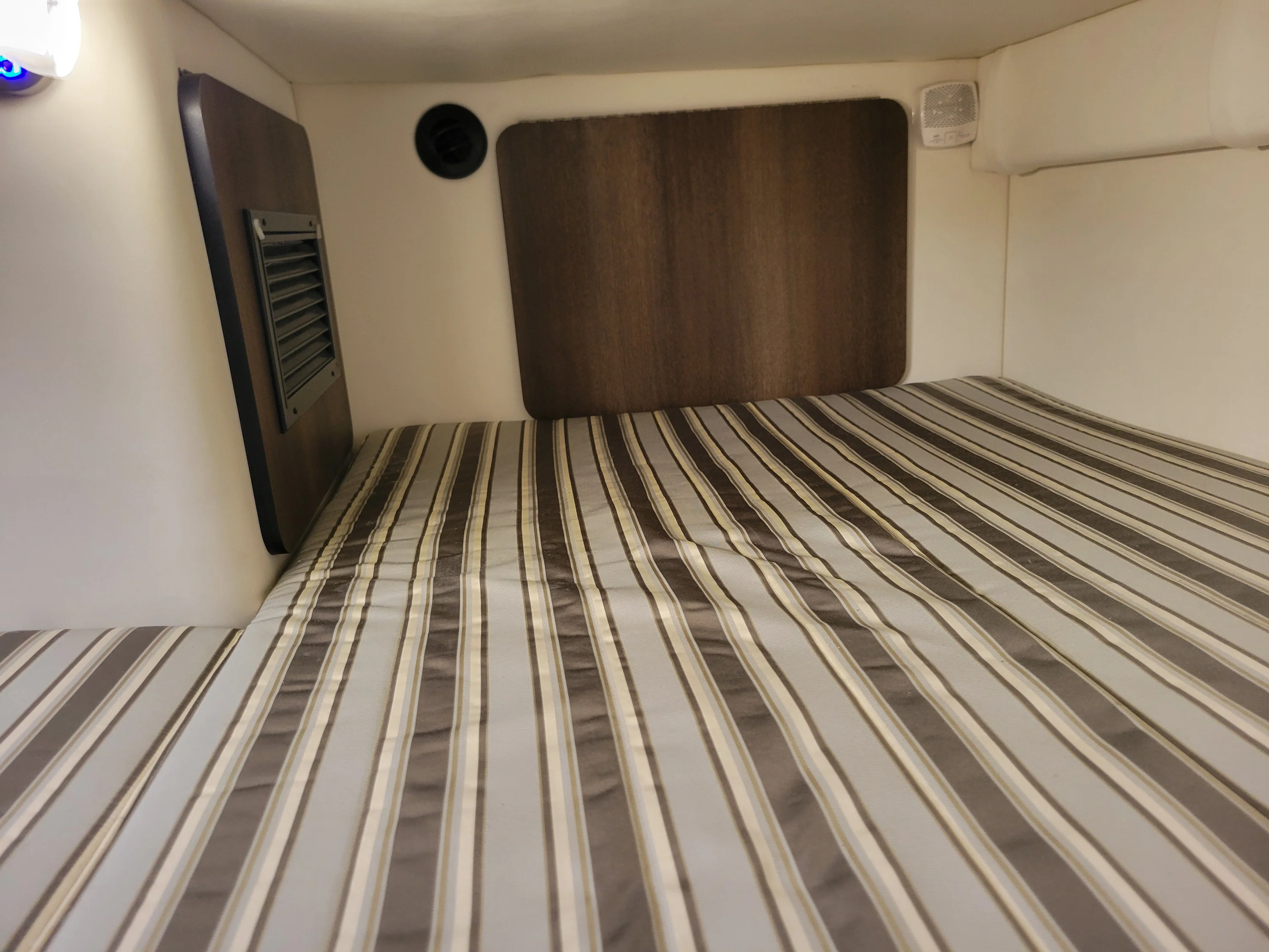 2018 Monterey 275 SPORT YACHT Image Thumbnail #13