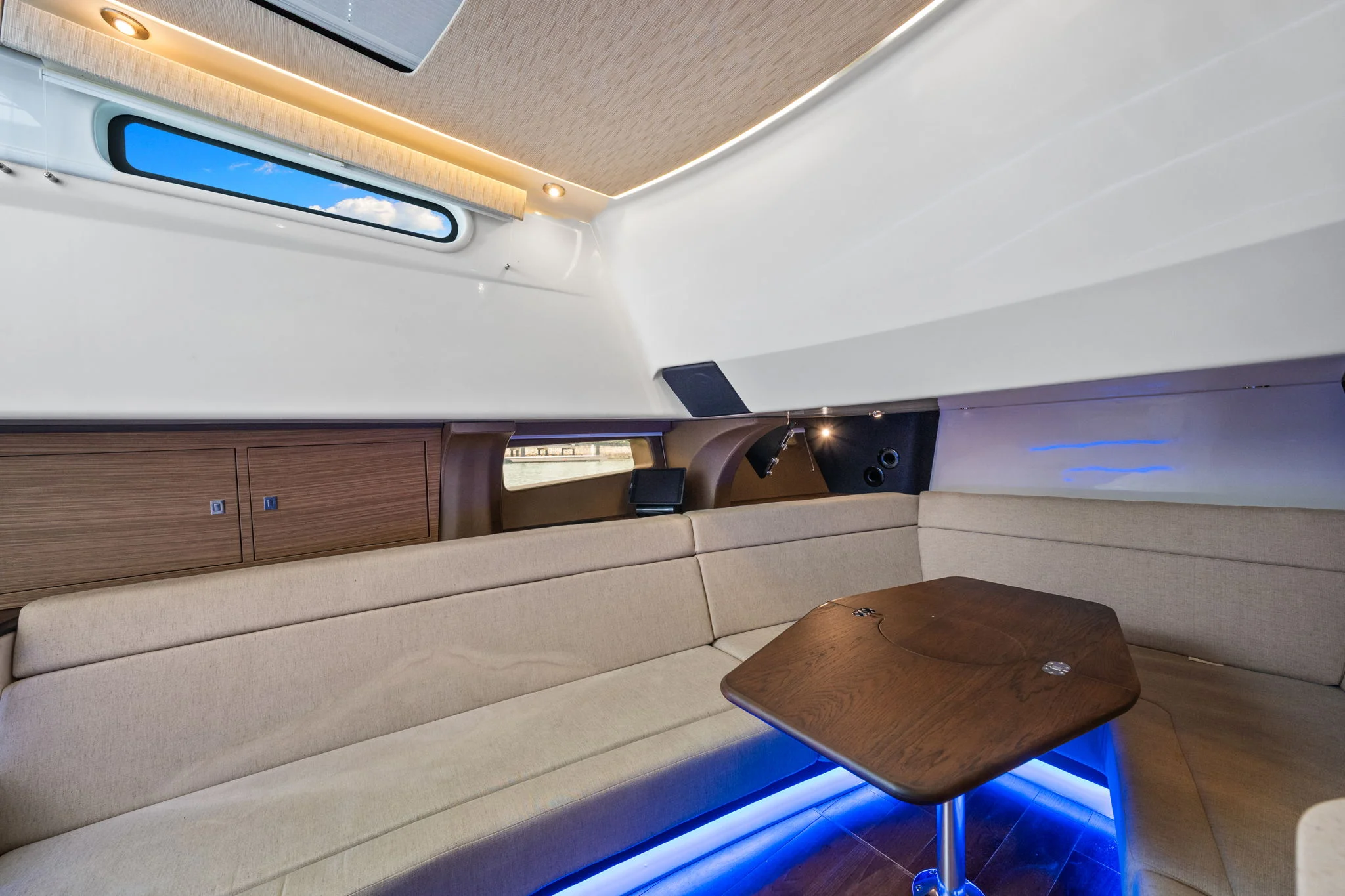 2020 Boston Whaler 420 OUTRAGE Image Thumbnail #27