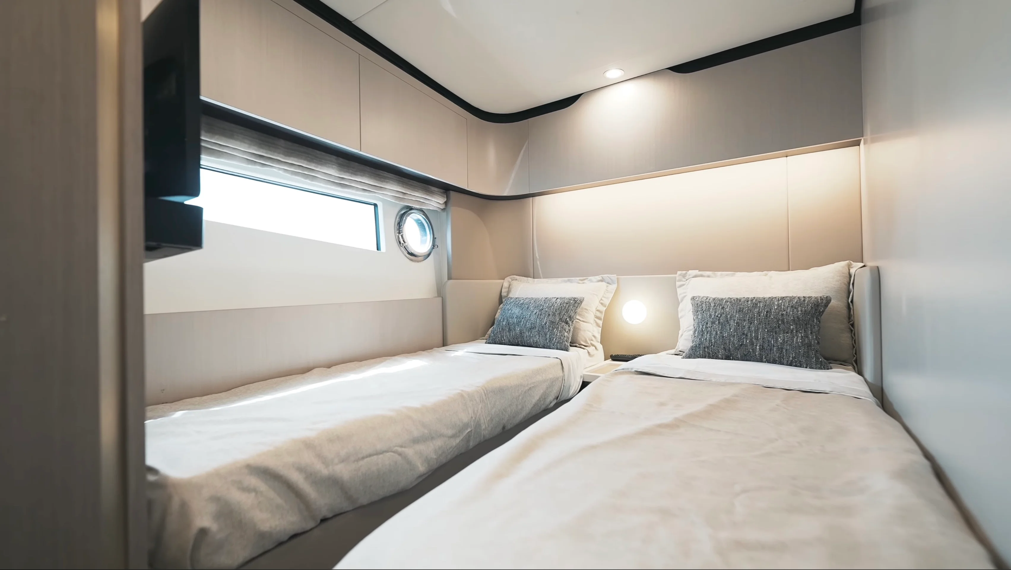 2022 Azimut 60 FLY Image Thumbnail #31