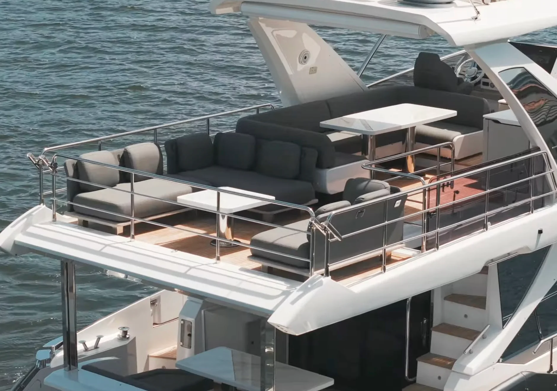 2022 Azimut 60 FLY Image Thumbnail #5