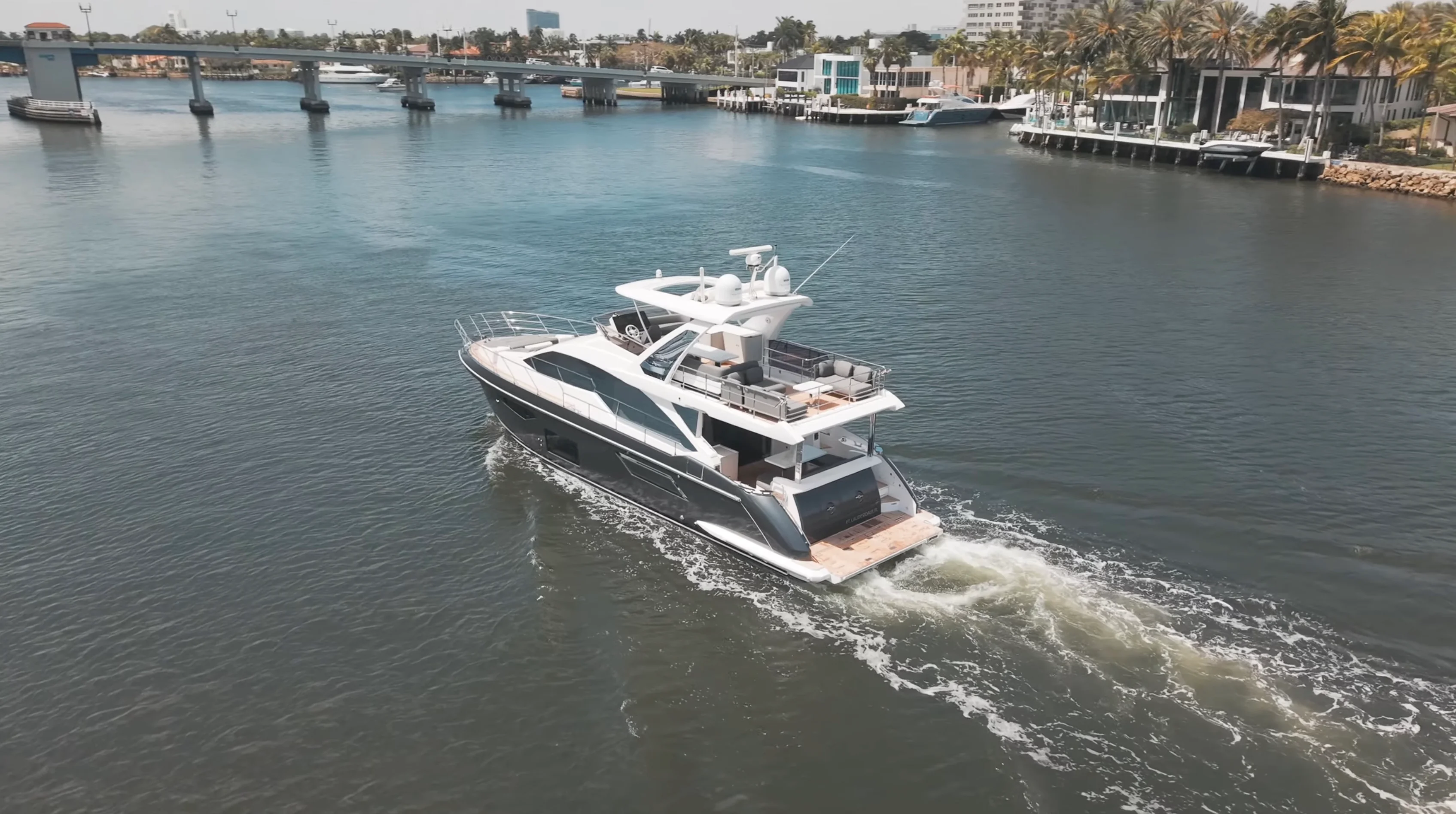 2022 Azimut 60 FLY Image Thumbnail #3