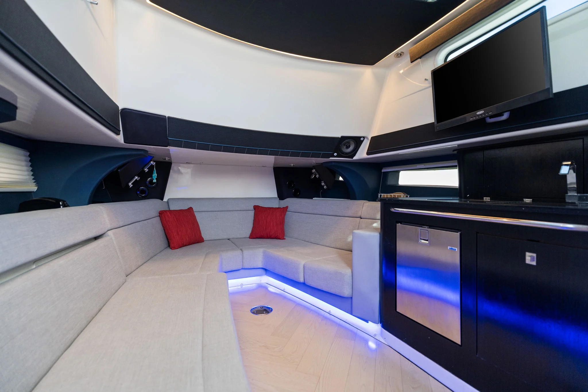 2023 Boston Whaler 420 OUTRAGE Image Thumbnail #45