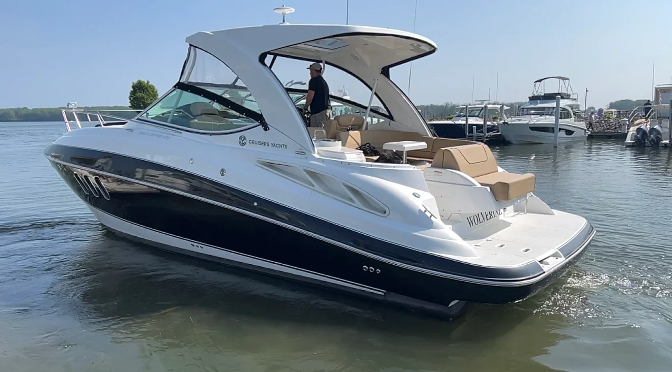 2015 Cruisers Yachts 350 EX Image Thumbnail #18