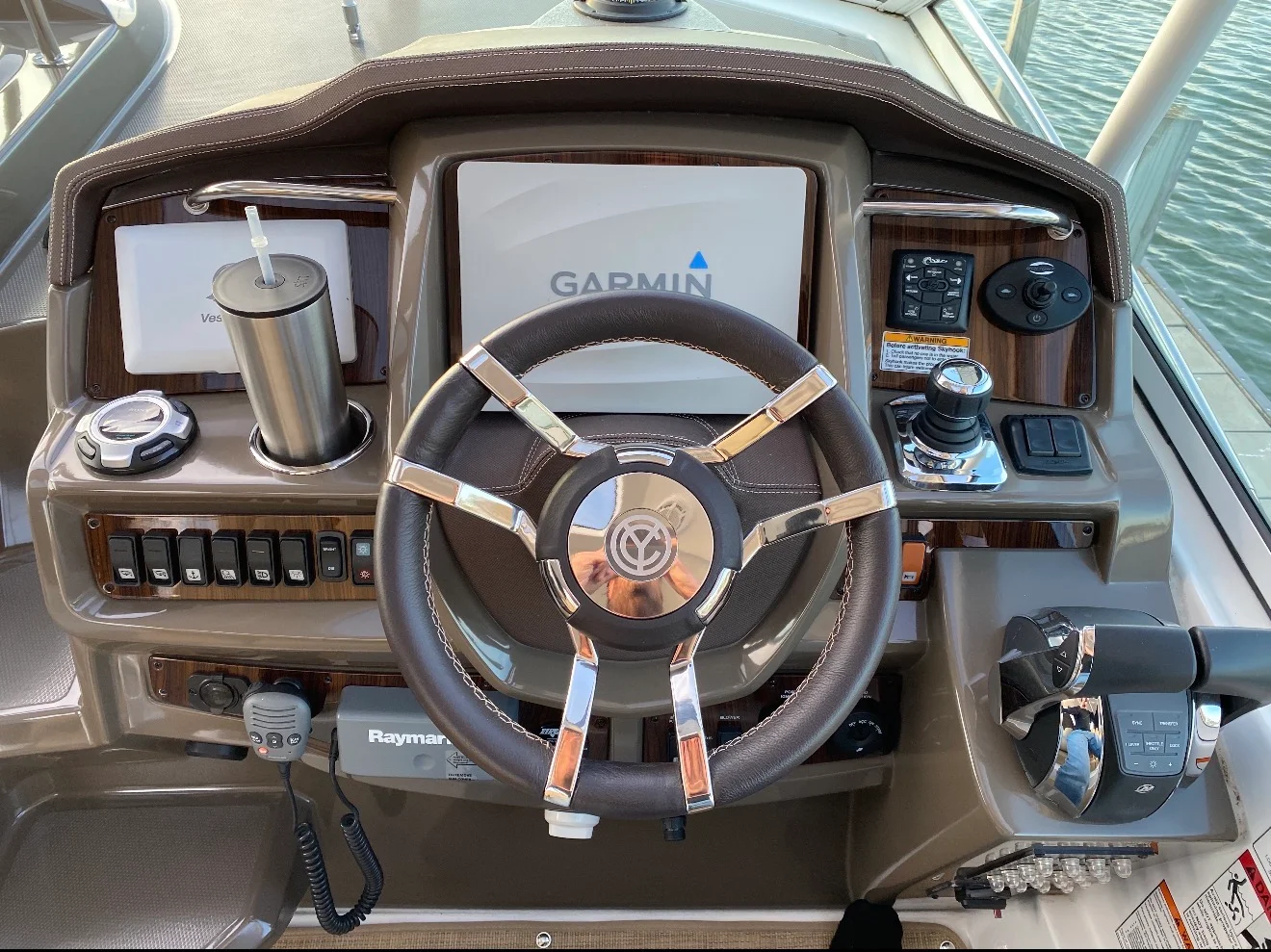 2015 Cruisers Yachts 350 EX Image Thumbnail #12