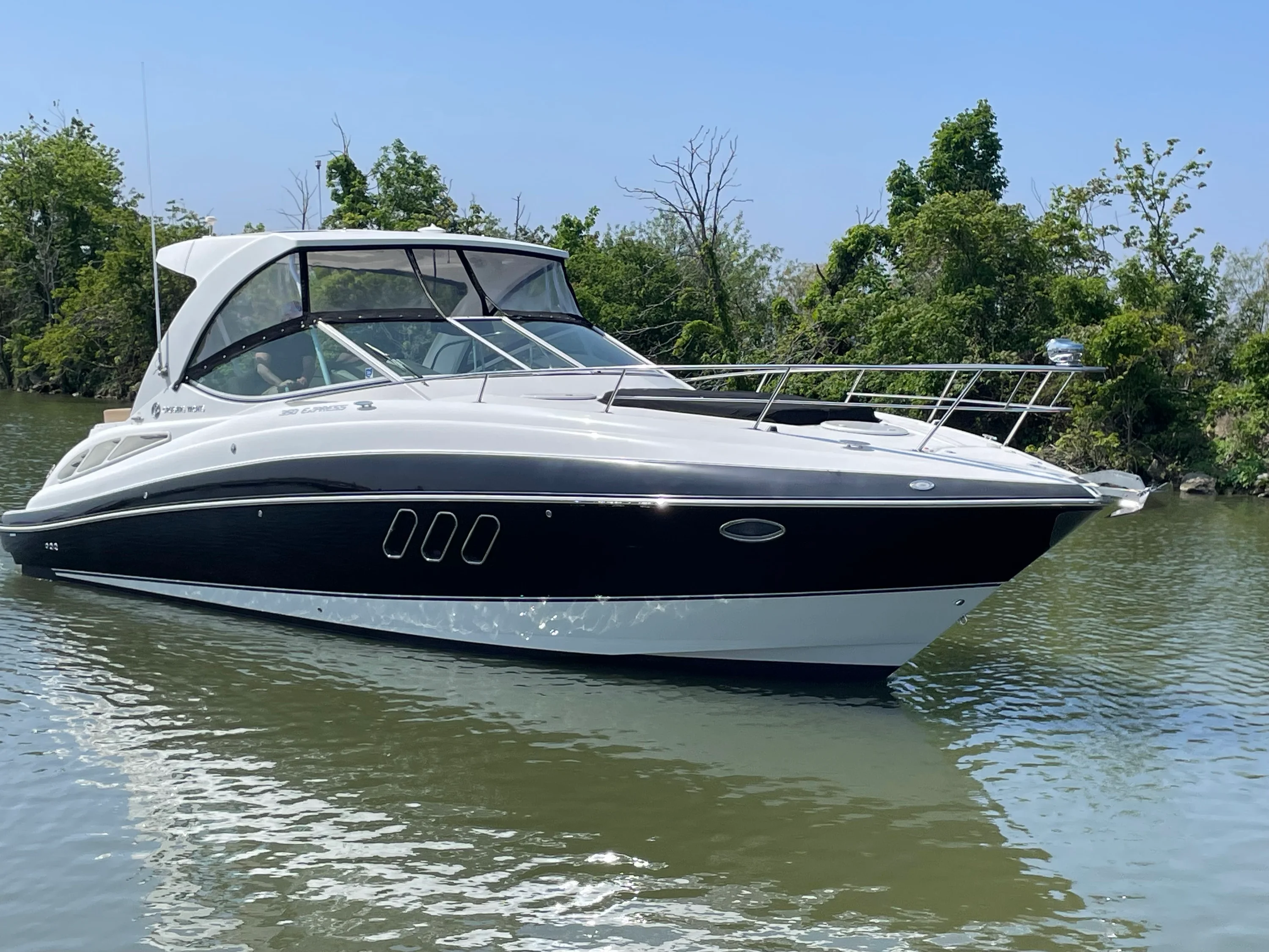 2015 Cruisers Yachts 350 EX Image Thumbnail #7