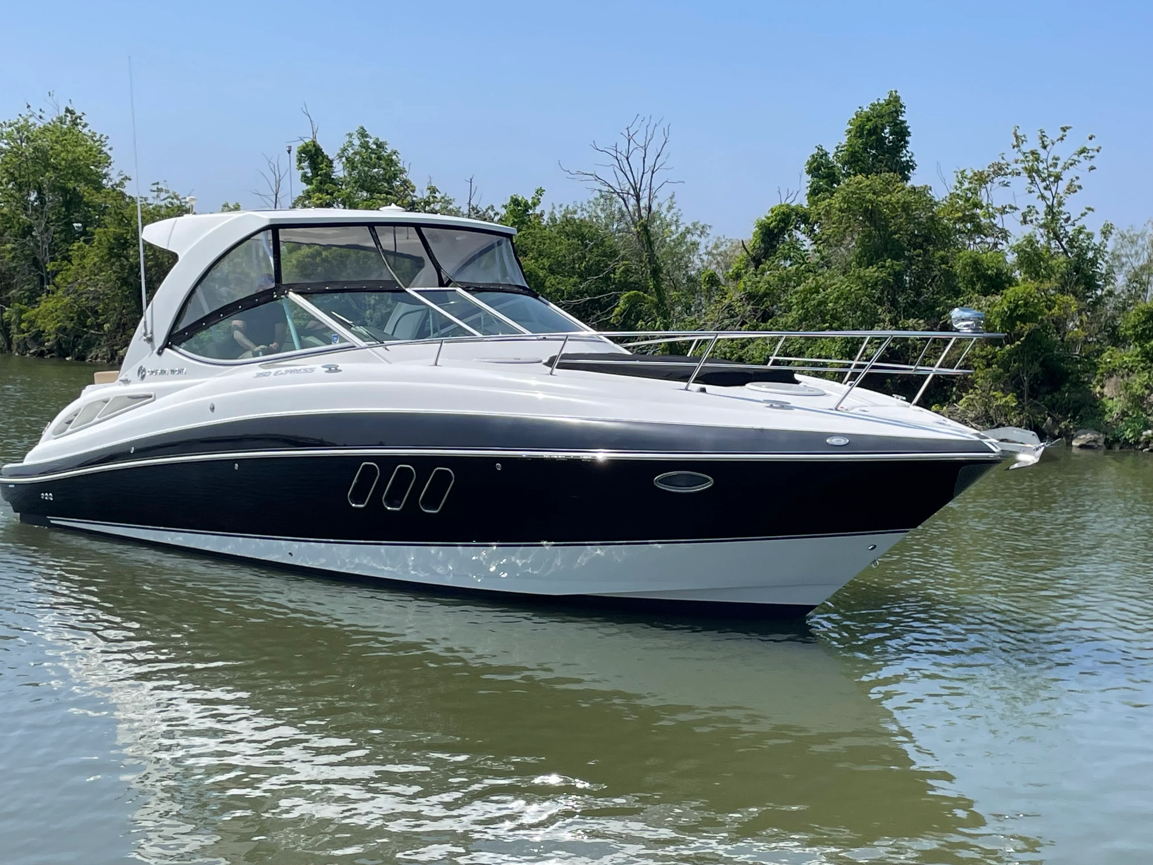 2015 Cruisers Yachts 350 EX Image Thumbnail #7