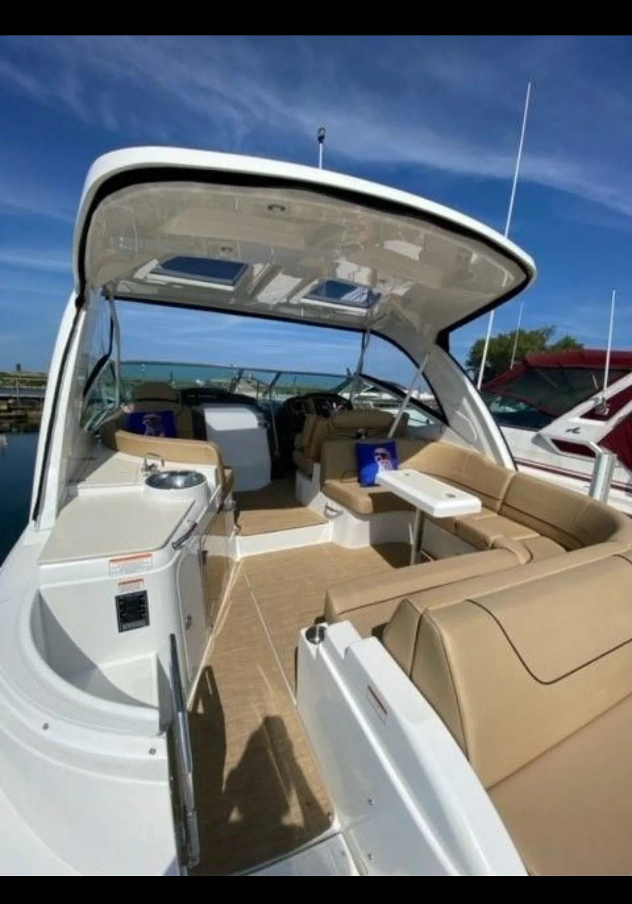 2015 Cruisers Yachts 350 EX Image Thumbnail #9