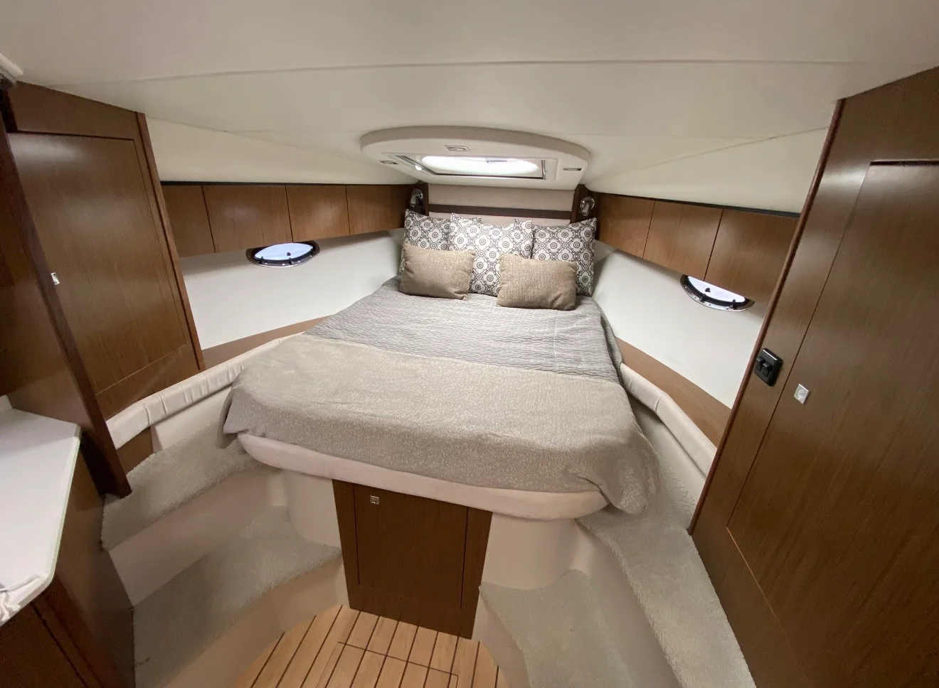 2015 Cruisers Yachts 350 EX Image Thumbnail #15