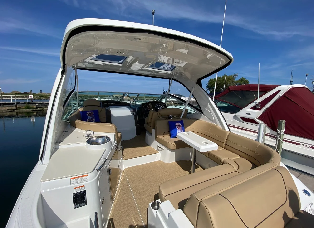 2015 Cruisers Yachts 350 EX Image Thumbnail #17