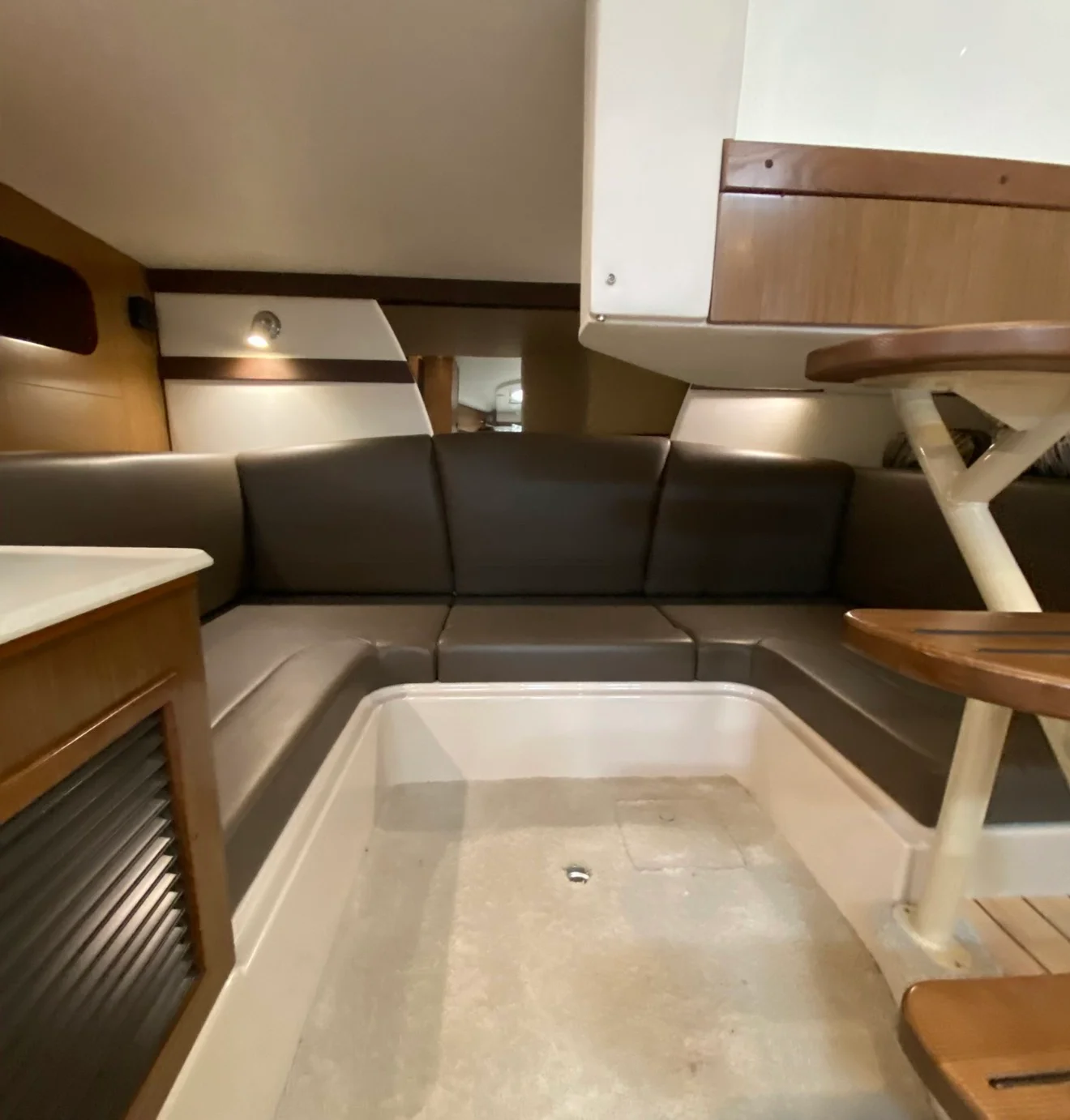 2015 Cruisers Yachts 350 EX Image Thumbnail #16