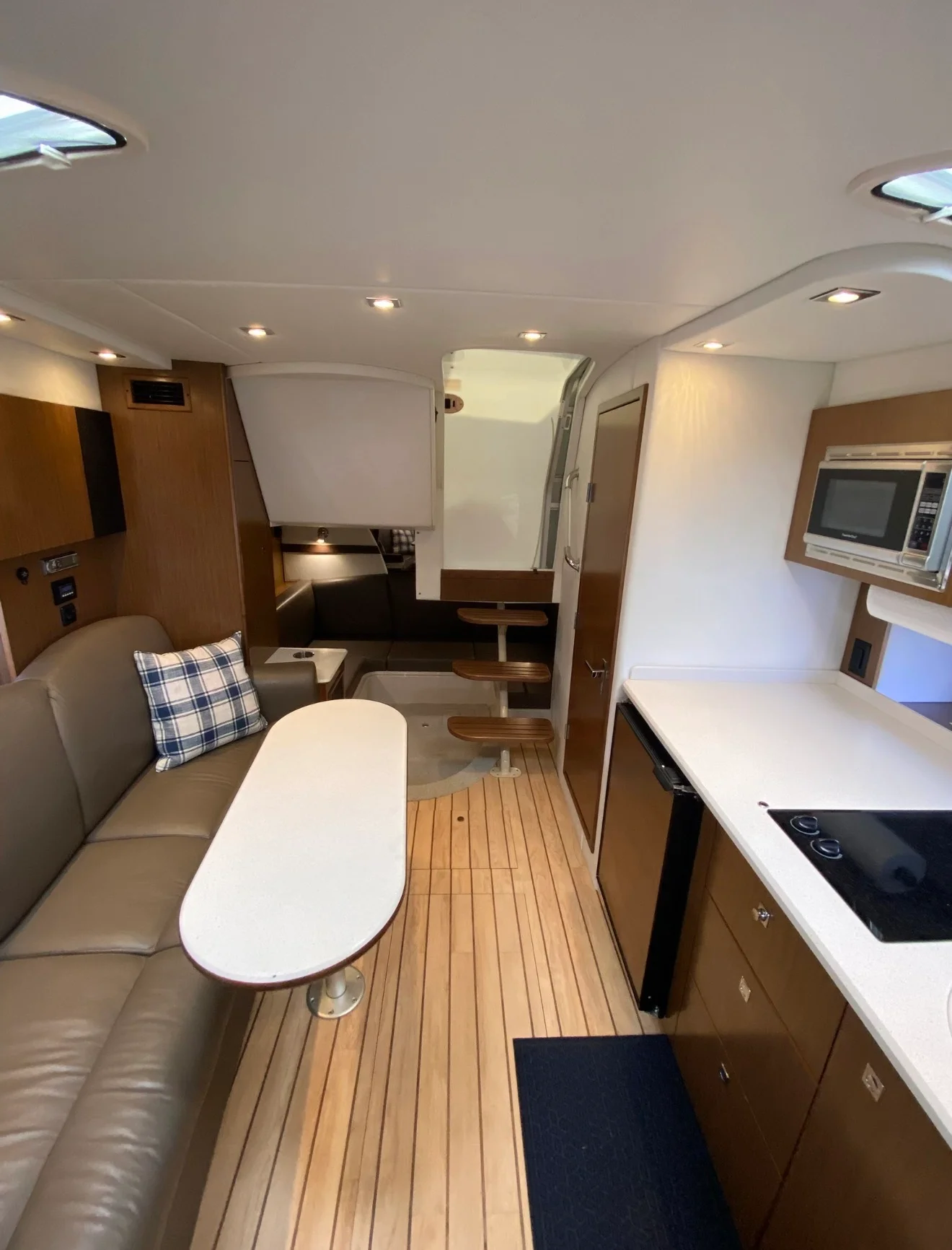 2015 Cruisers Yachts 350 EX Image Thumbnail #14