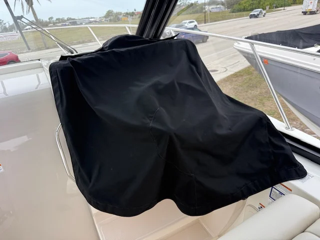 2022 Boston Whaler 325 CQ Image Thumbnail #9