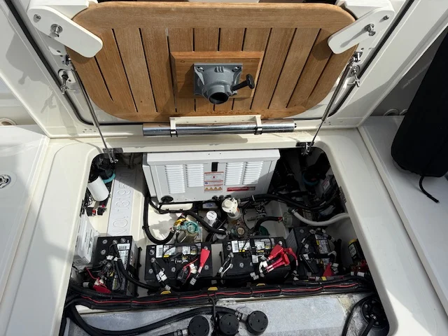 2022 Boston Whaler 325 CQ Image Thumbnail #8