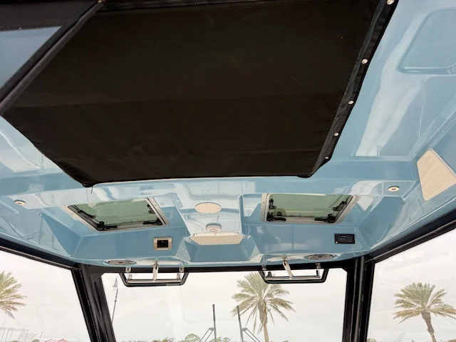 2022 Boston Whaler 325 CQ Image Thumbnail #10