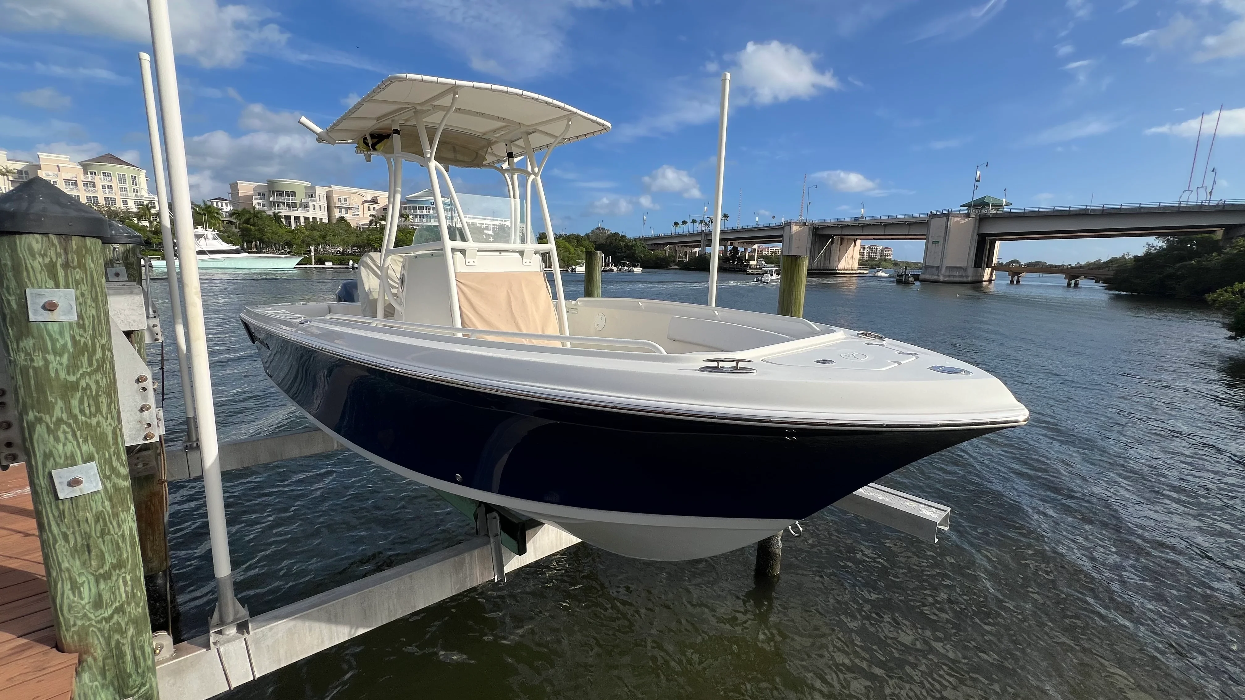 2015 Sailfish 220 CC Image Thumbnail #1