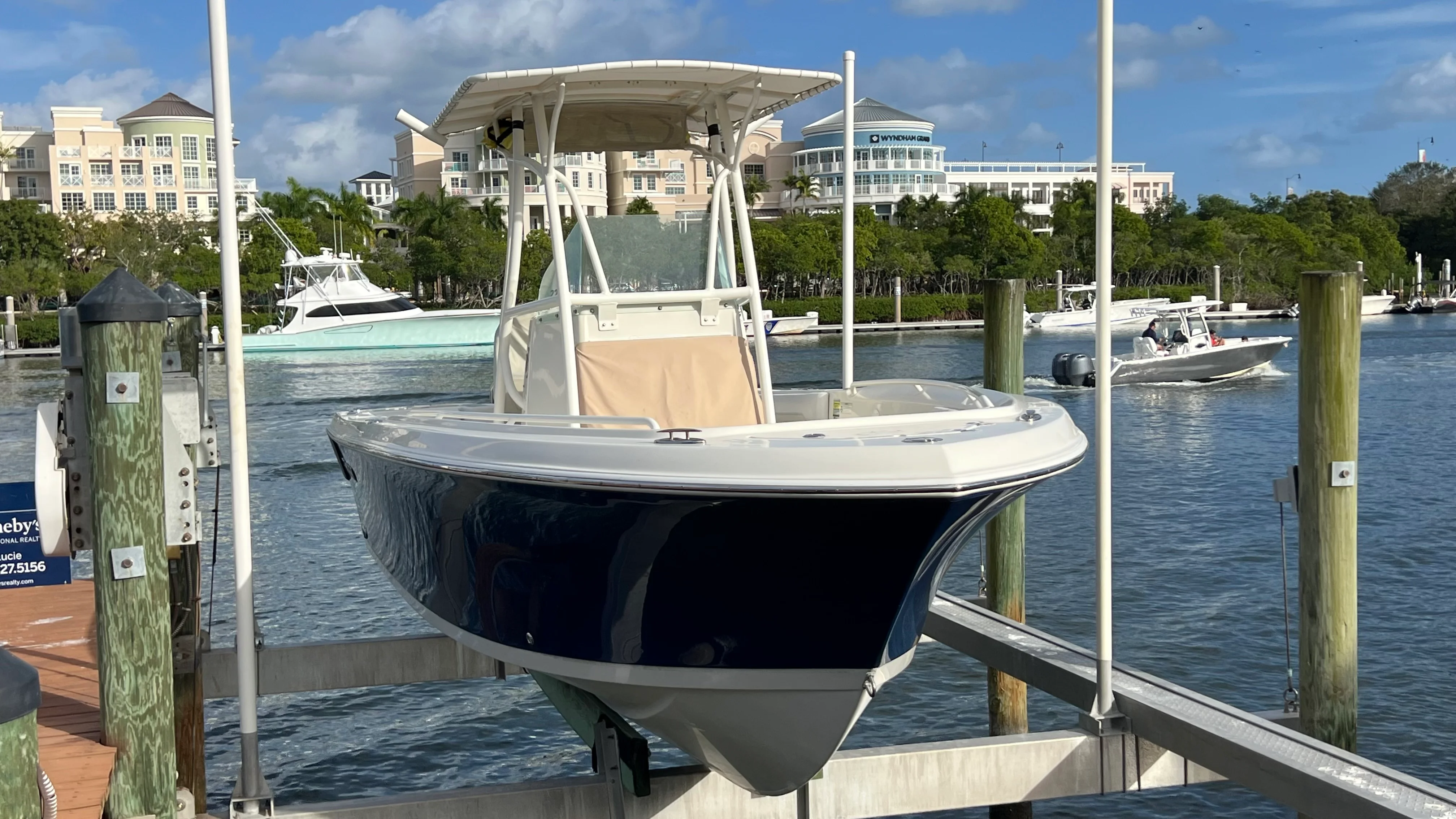 2015 Sailfish 220 CC Image Thumbnail #0