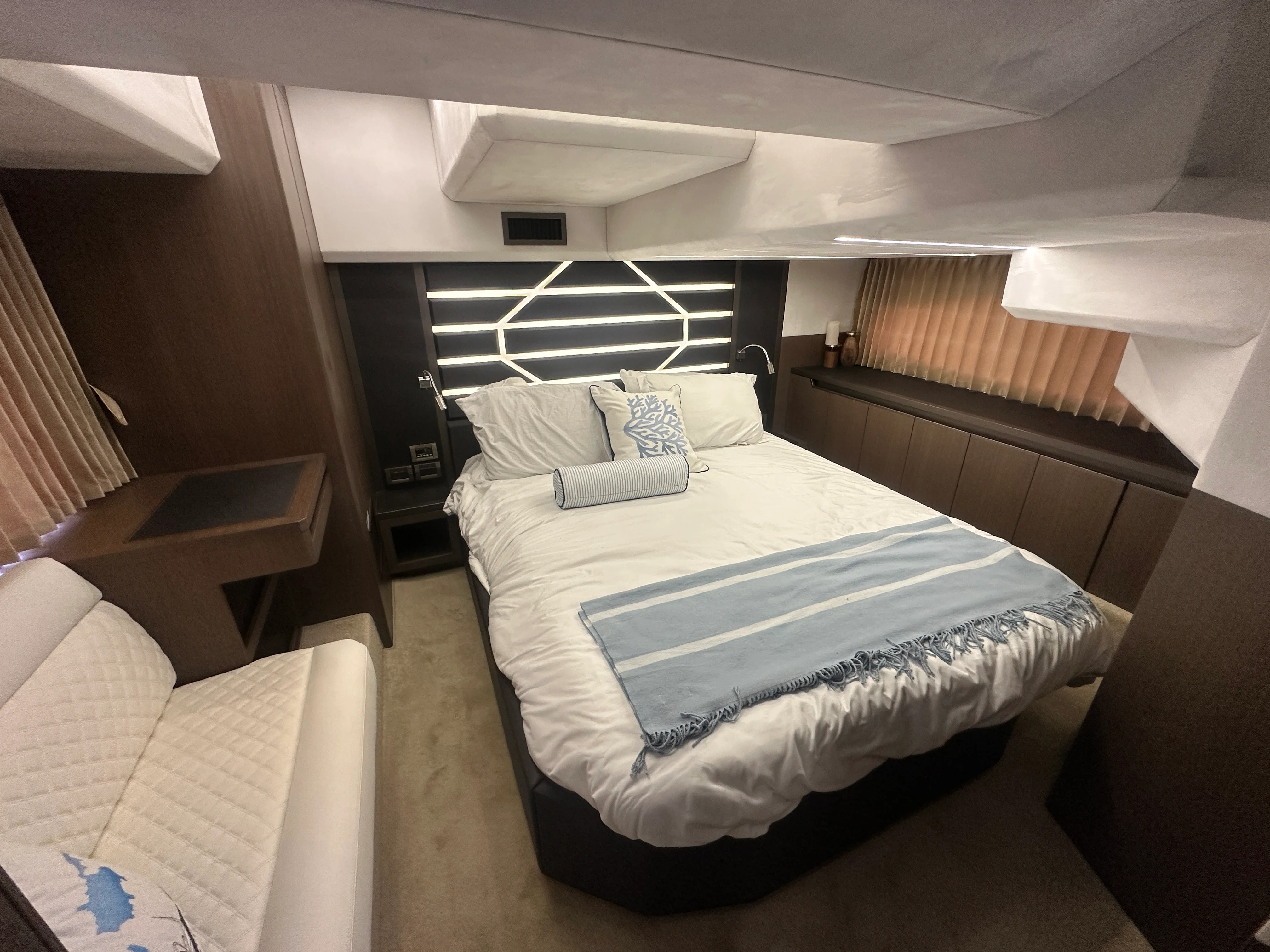 2020 Galeon 425 HTS Image Thumbnail #10