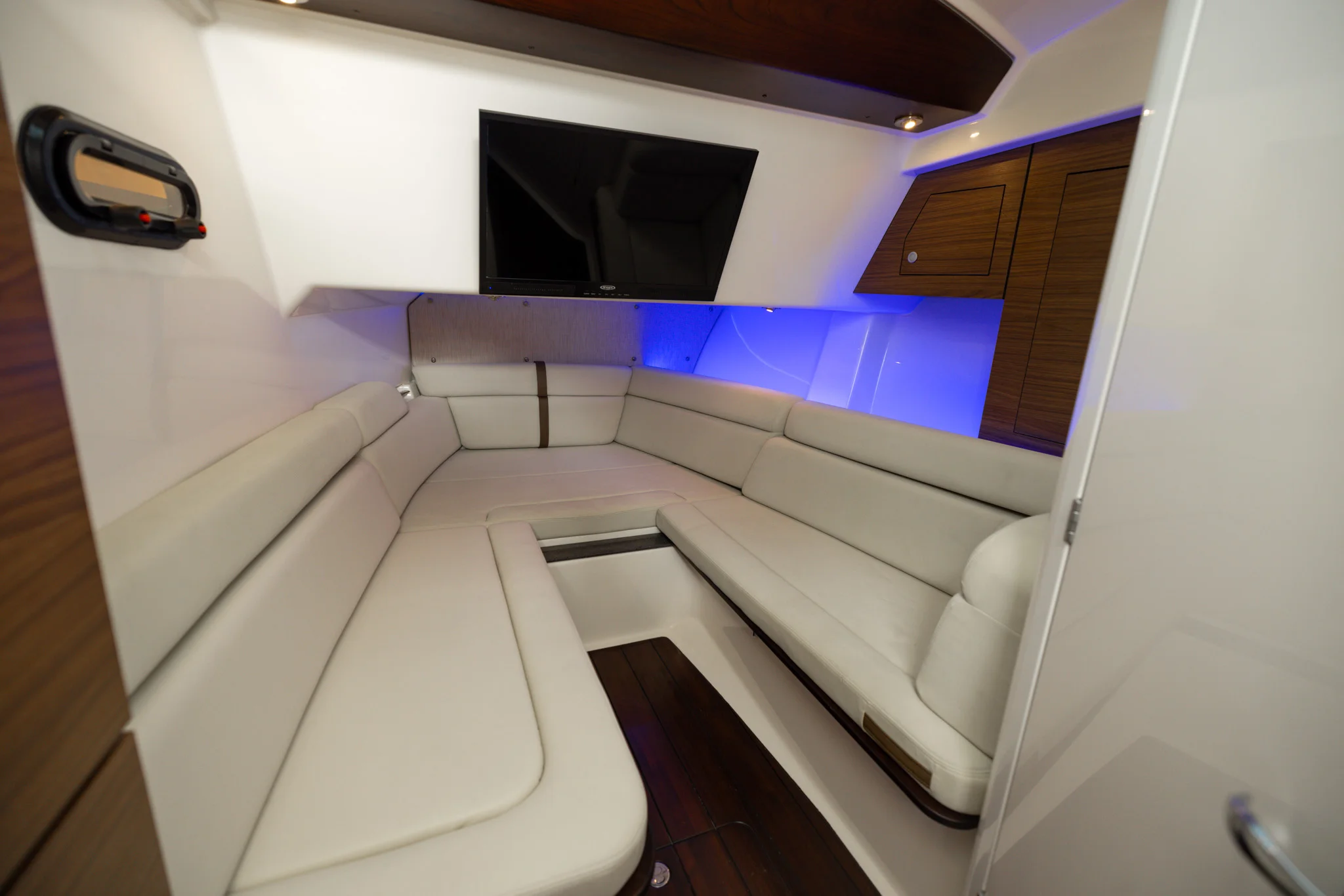 2023 Boston Whaler 350 REALM Image Thumbnail #13