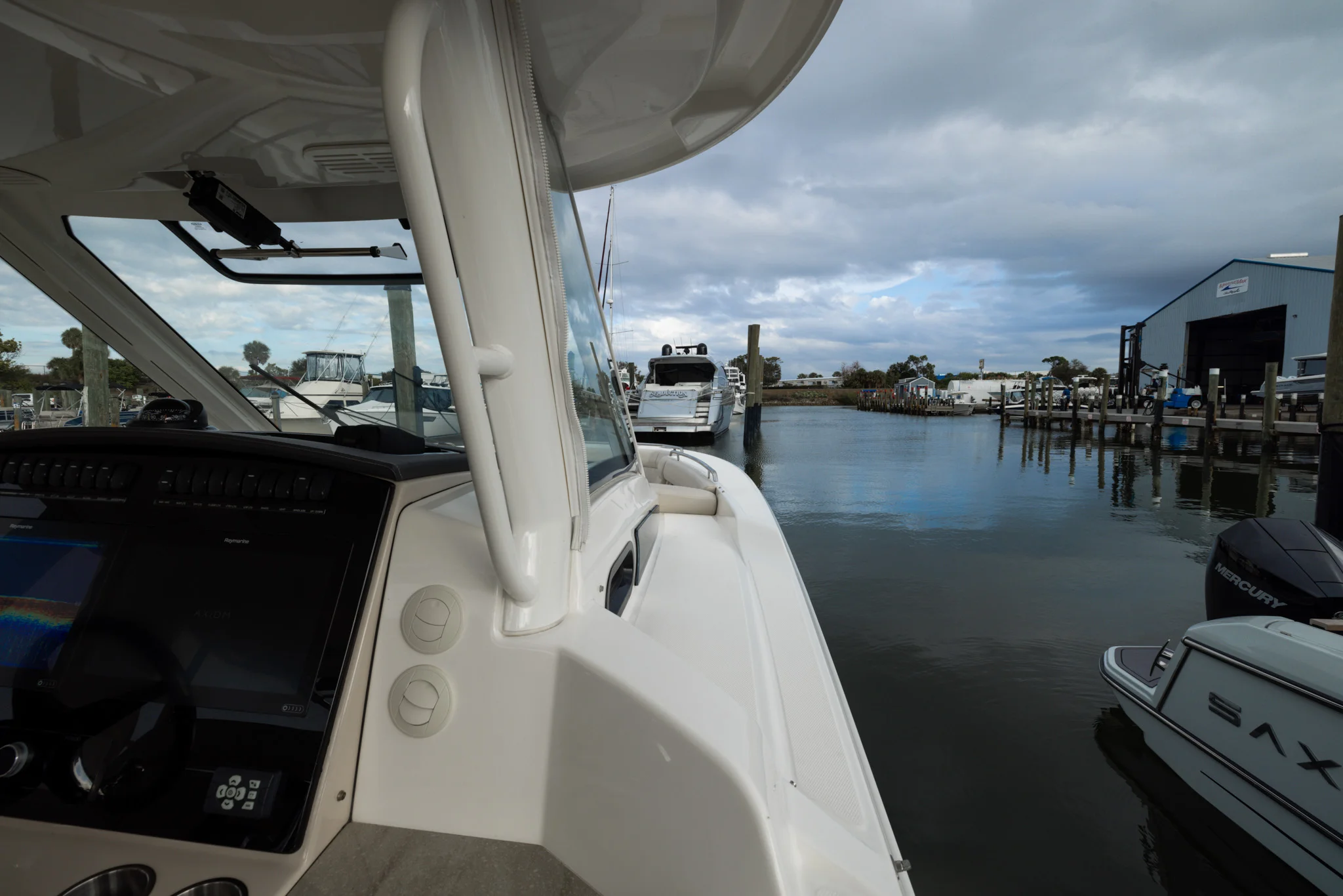 2023 Boston Whaler 350 REALM Image Thumbnail #45