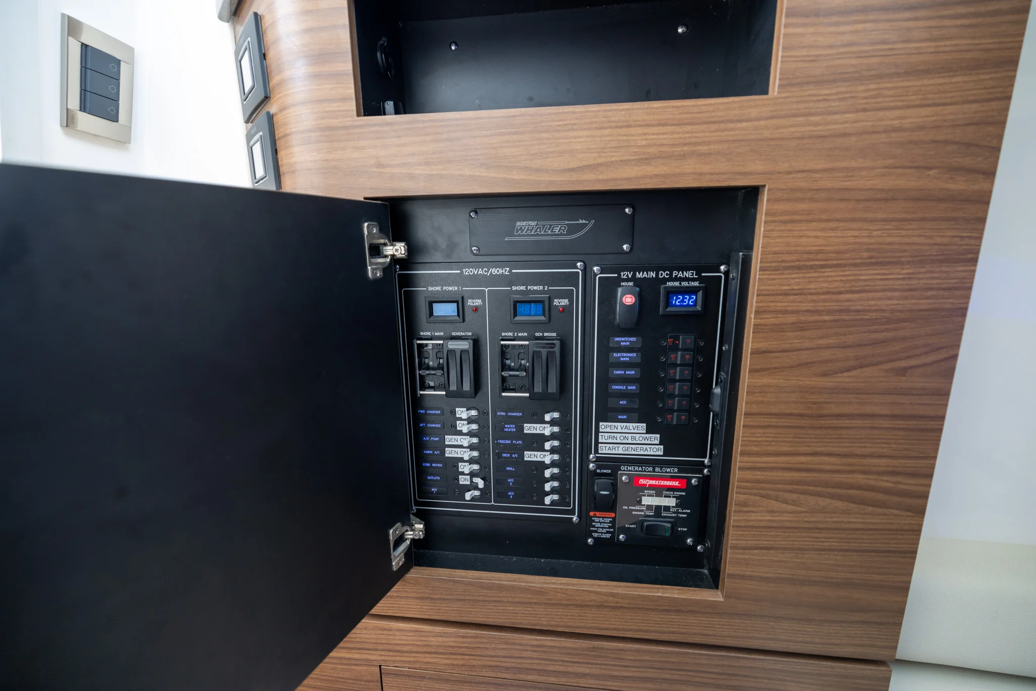 2023 Boston Whaler 350 REALM Image Thumbnail #16