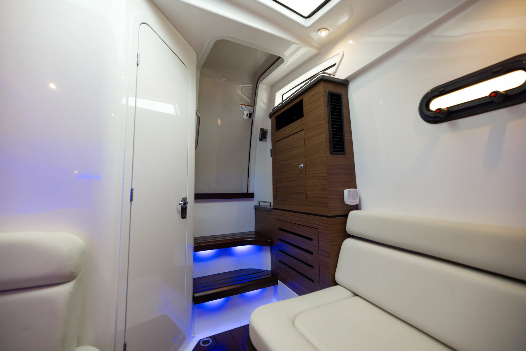 2023 Boston Whaler 350 REALM Image Thumbnail #12