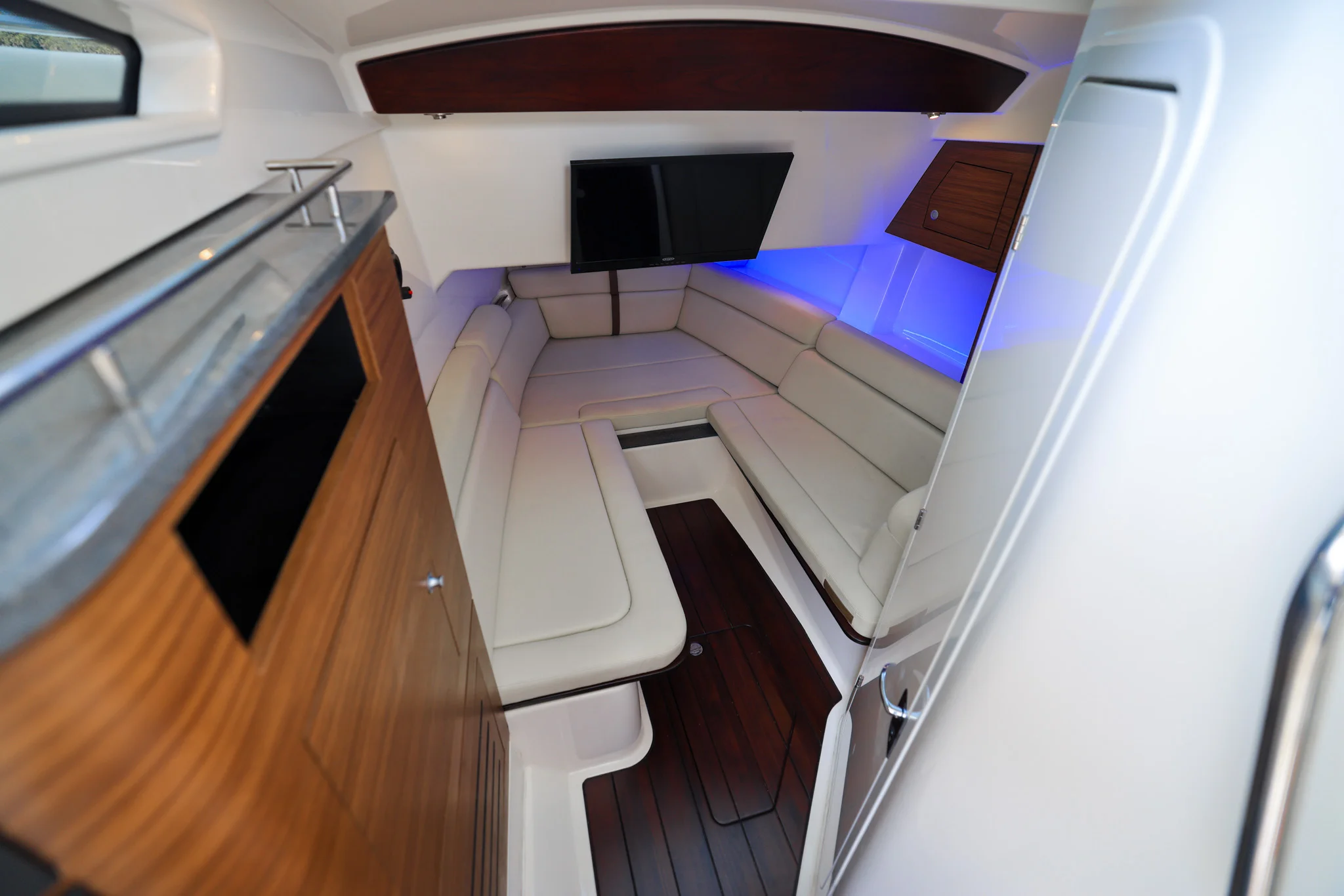 2023 Boston Whaler 350 REALM Image Thumbnail #11