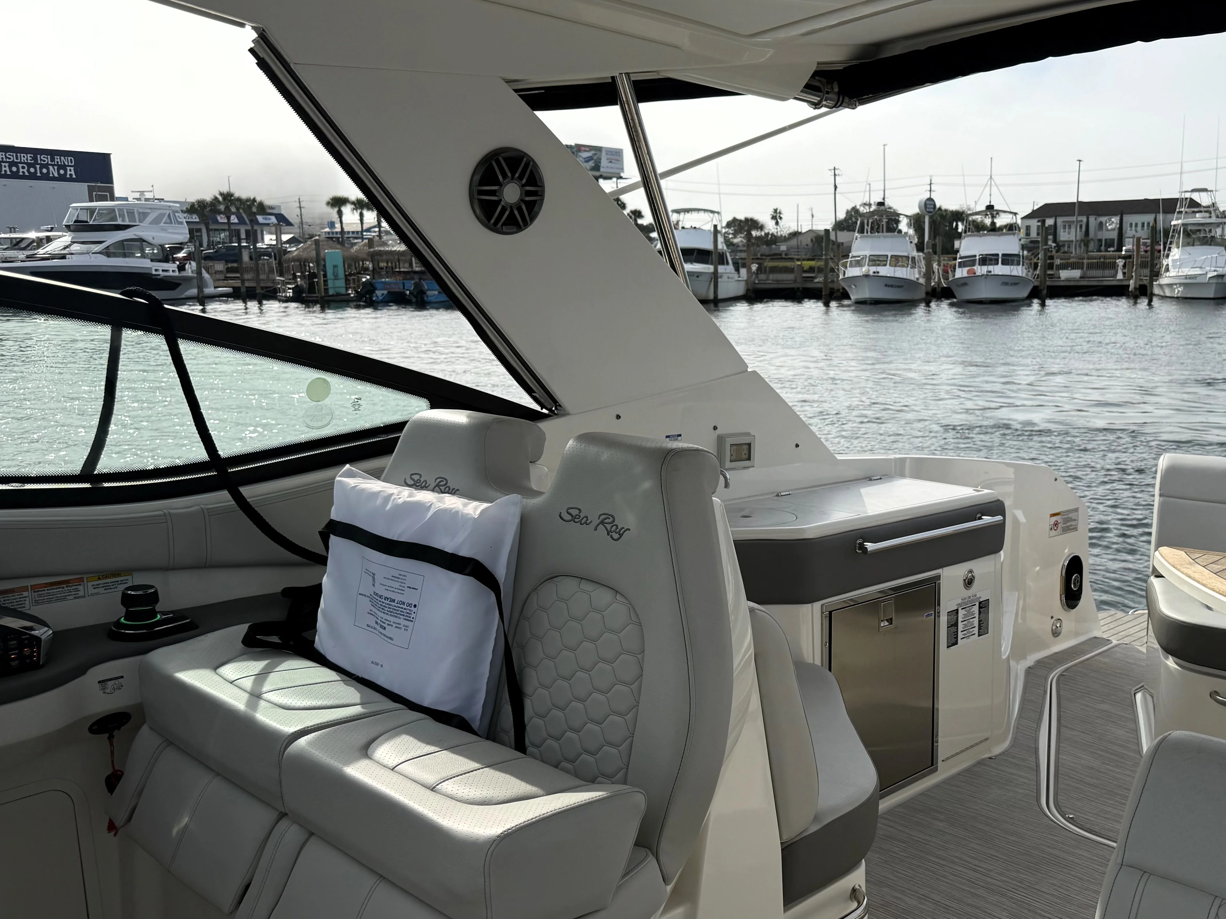 2023 Sea Ray 320 SUNDANCER Image Thumbnail #22