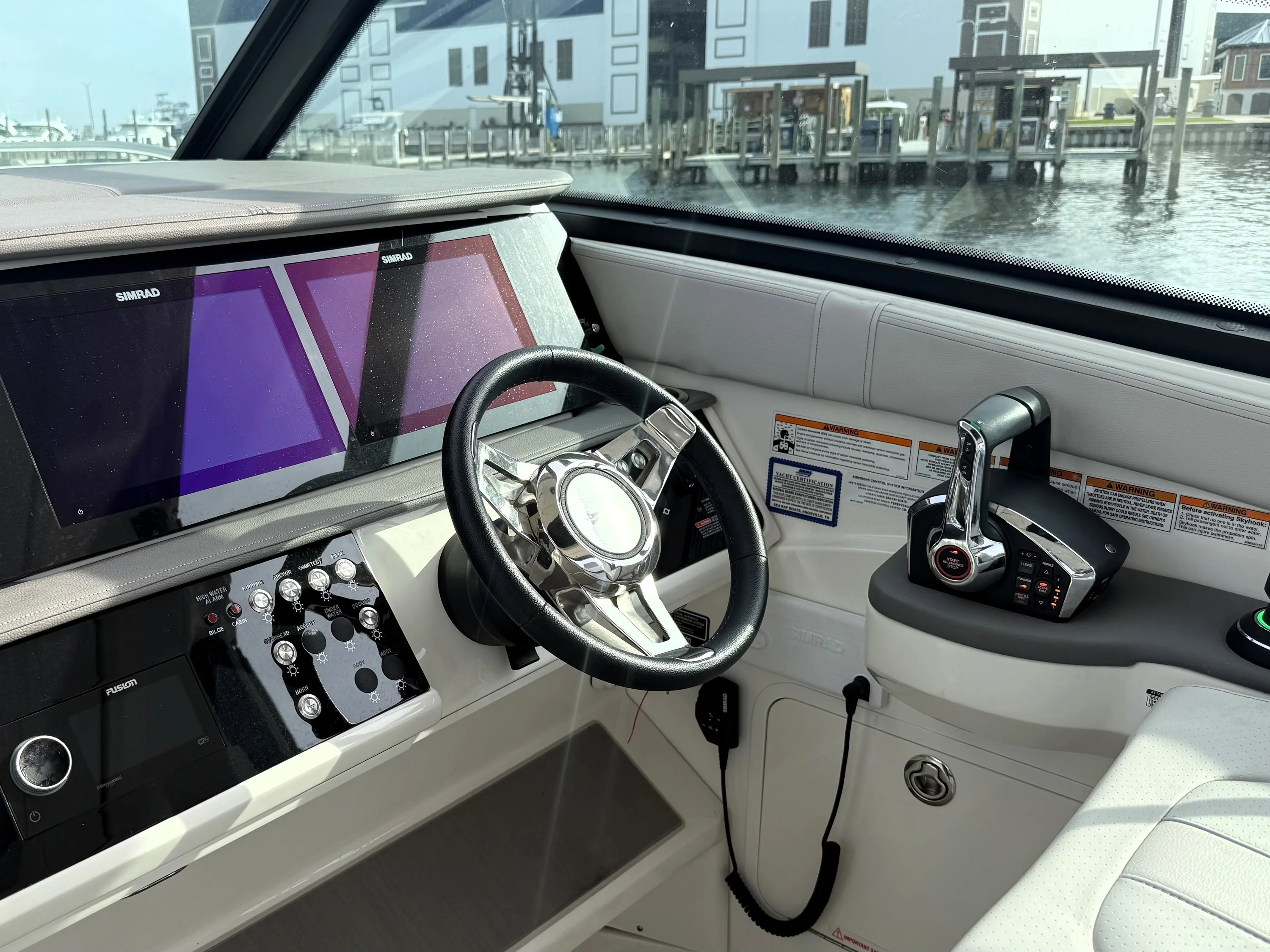 2023 Sea Ray 320 SUNDANCER Image Thumbnail #20