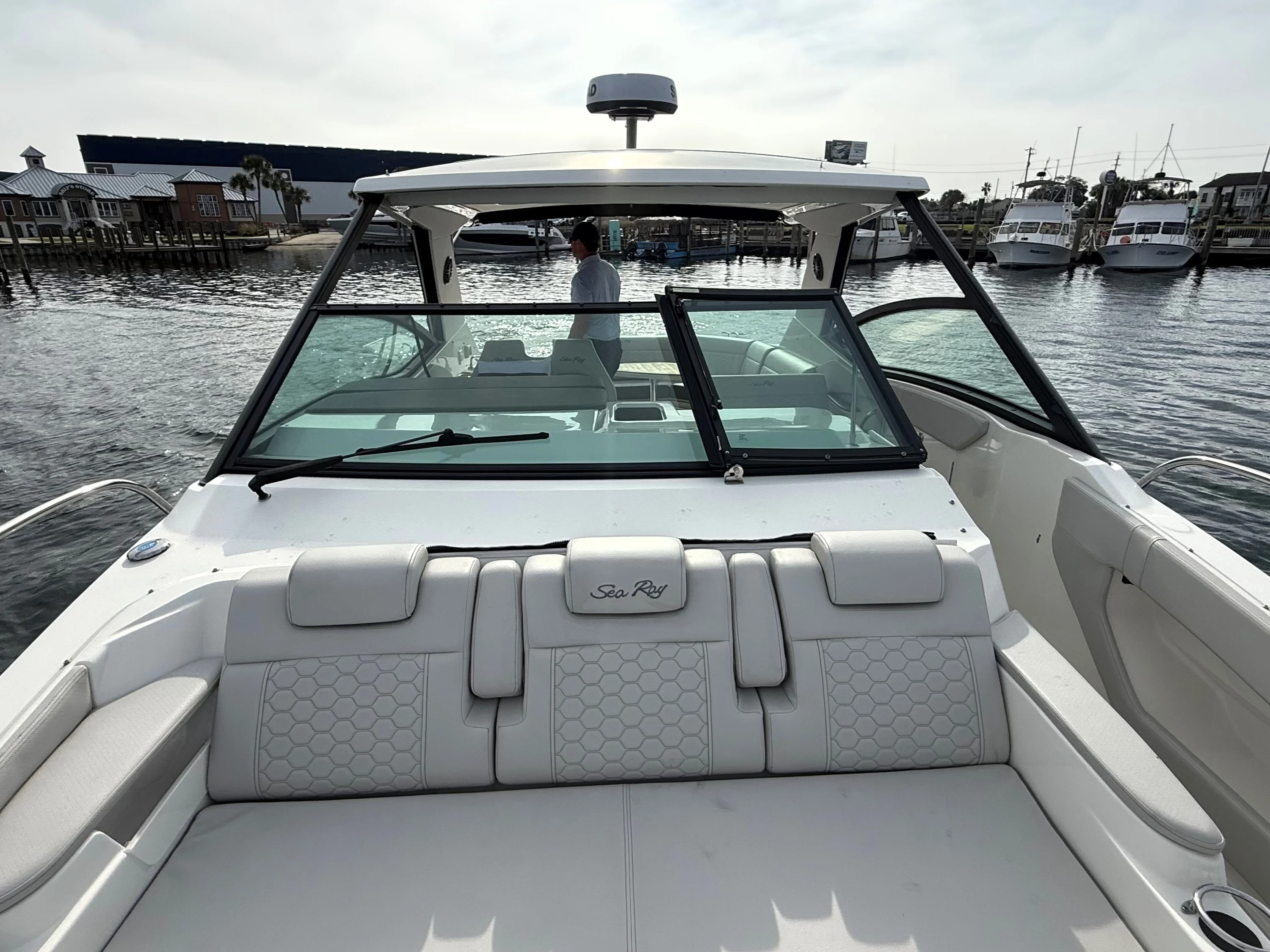 2023 Sea Ray 320 SUNDANCER Image Thumbnail #25