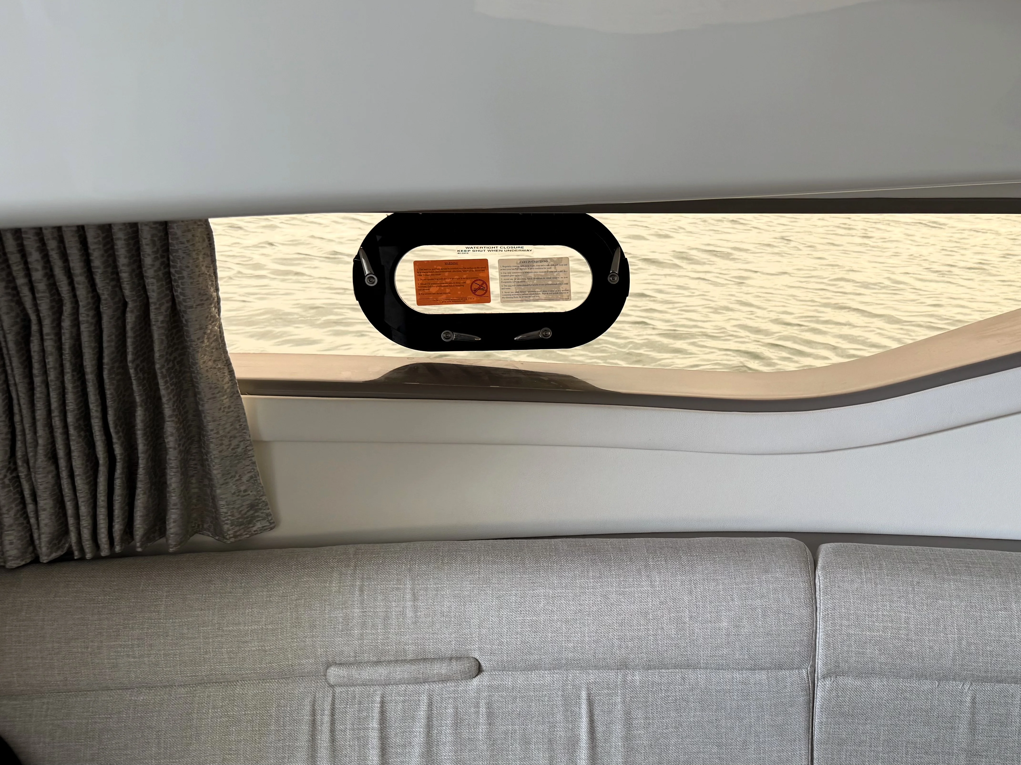 2023 Sea Ray 320 SUNDANCER Image Thumbnail #35