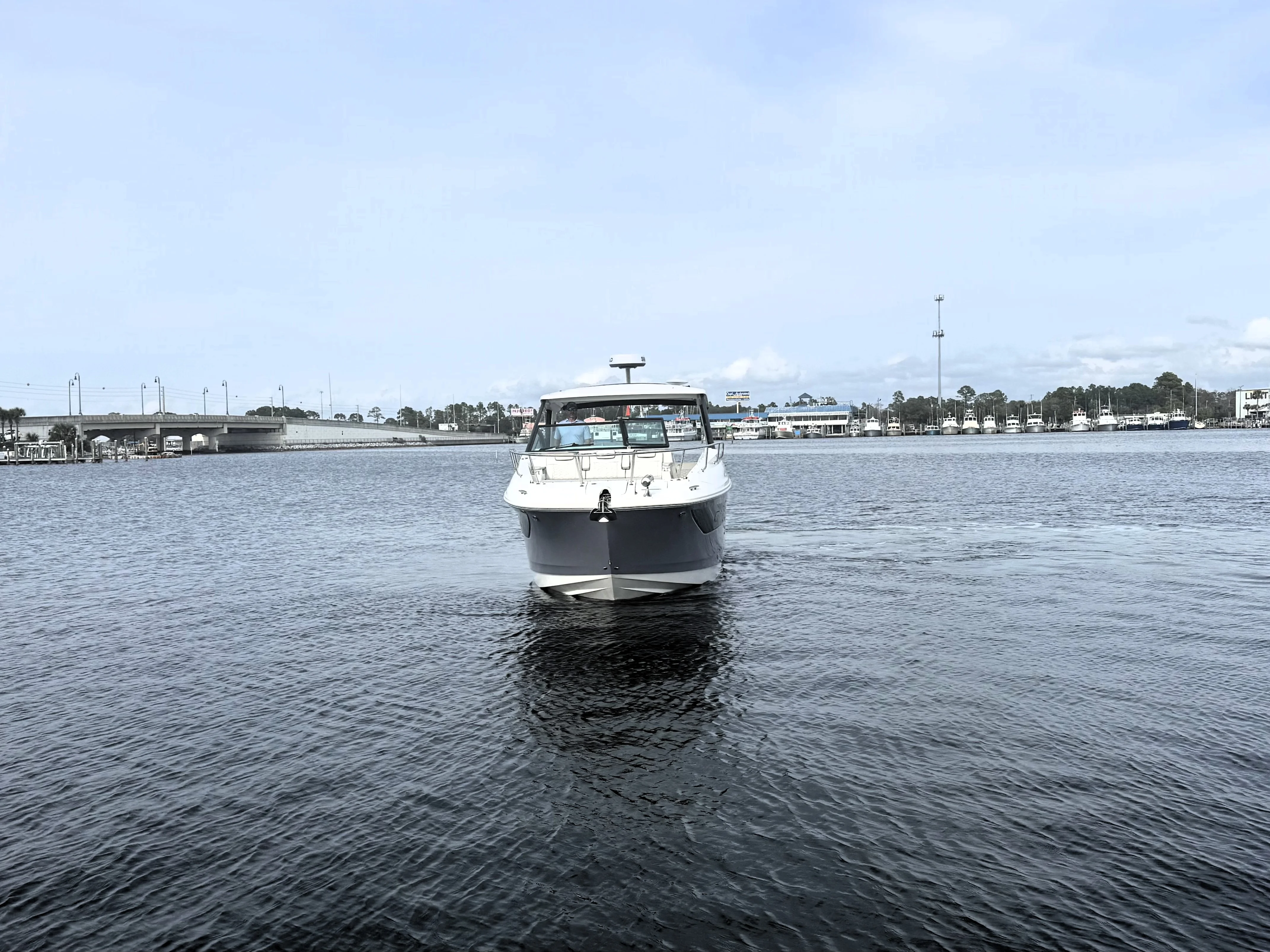 2023 Sea Ray 320 SUNDANCER Image Thumbnail #2