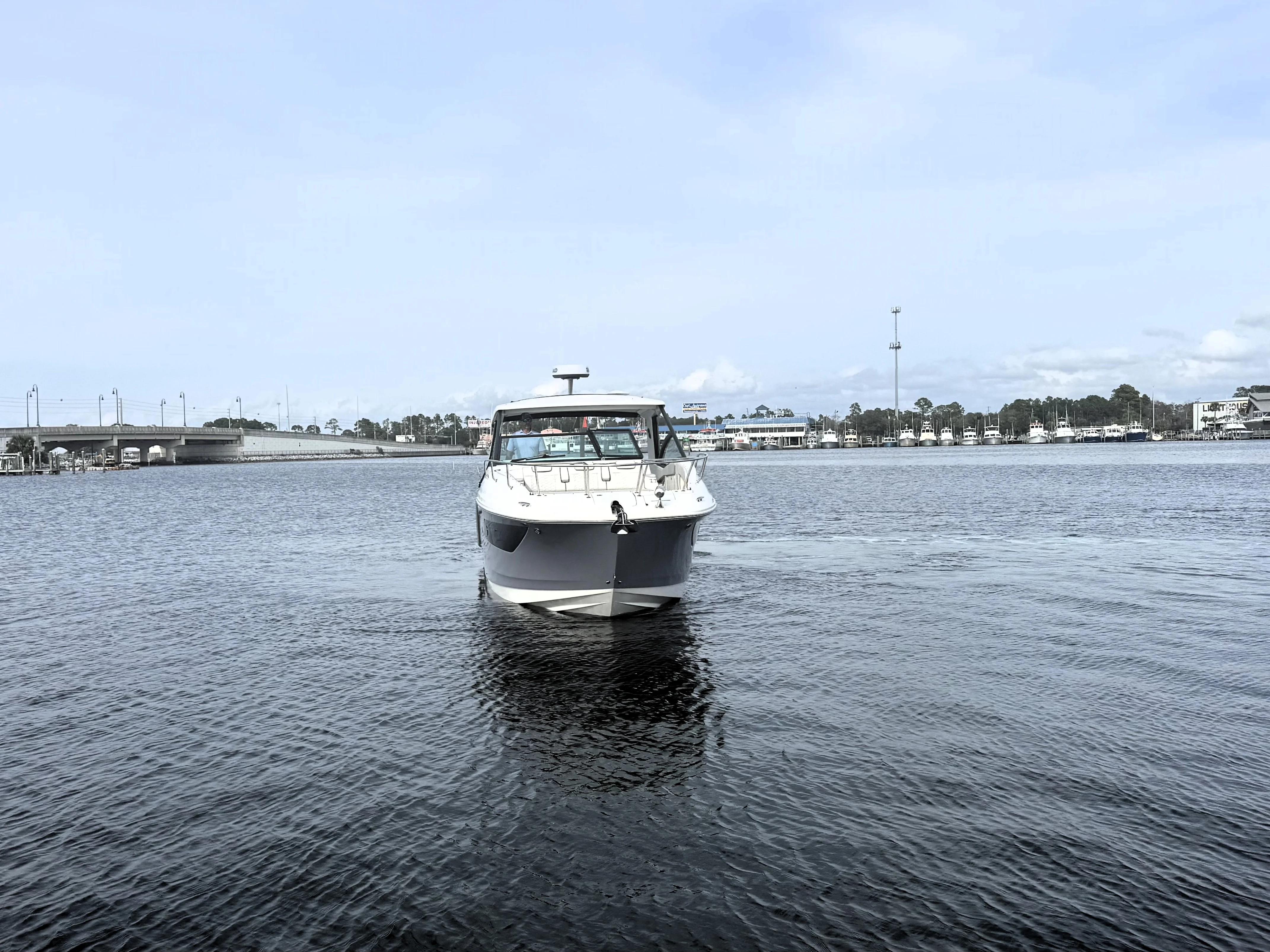 2023 Sea Ray 320 SUNDANCER Image Thumbnail #3