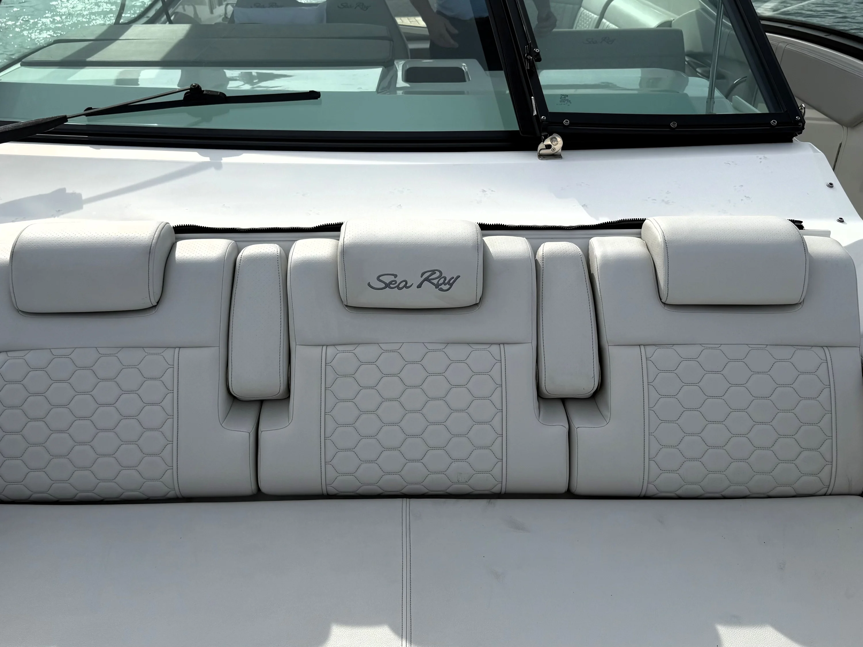 2023 Sea Ray 320 SUNDANCER Image Thumbnail #26